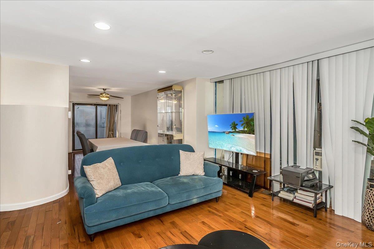 #3 photo, 21 Vanderbilt Way, ナッソー郡 Valley Stream , NY 11581