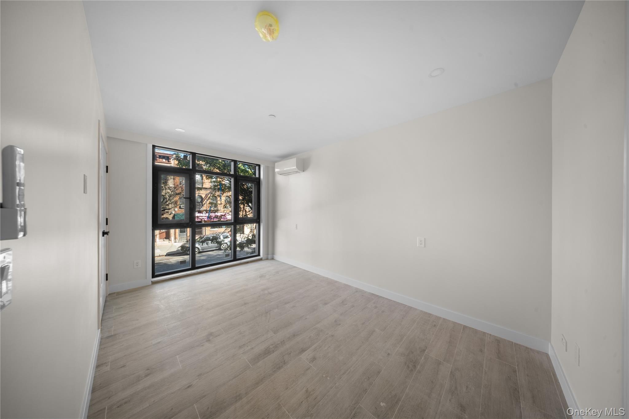 #10 photo, 104-22 Corona Avenue, クイーンズ区 Corona , NY 11368