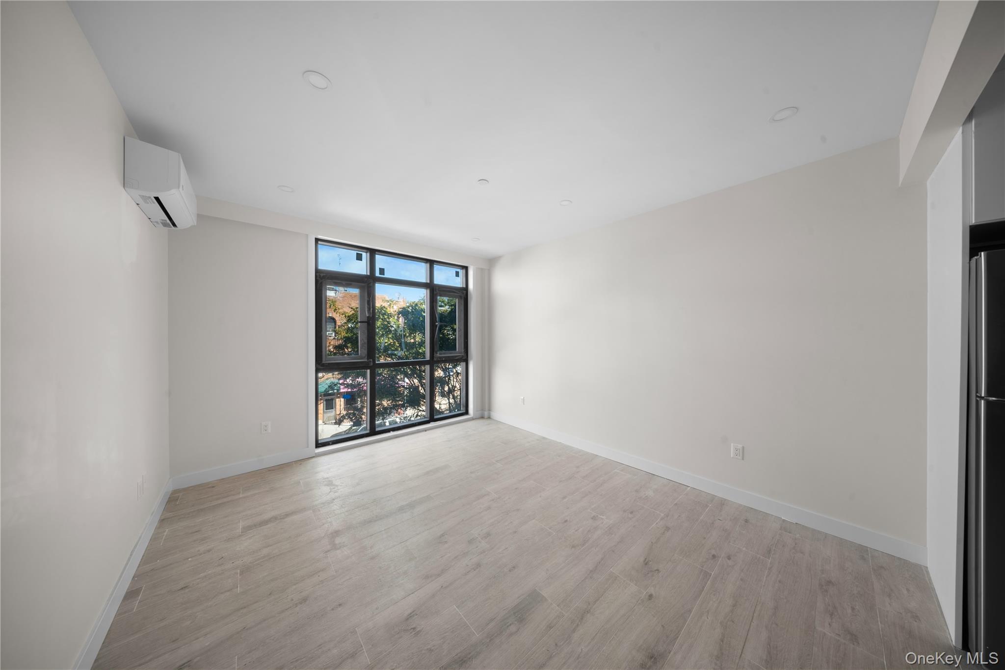 #12 photo, 104-22 Corona Avenue, クイーンズ区 Corona , NY 11368