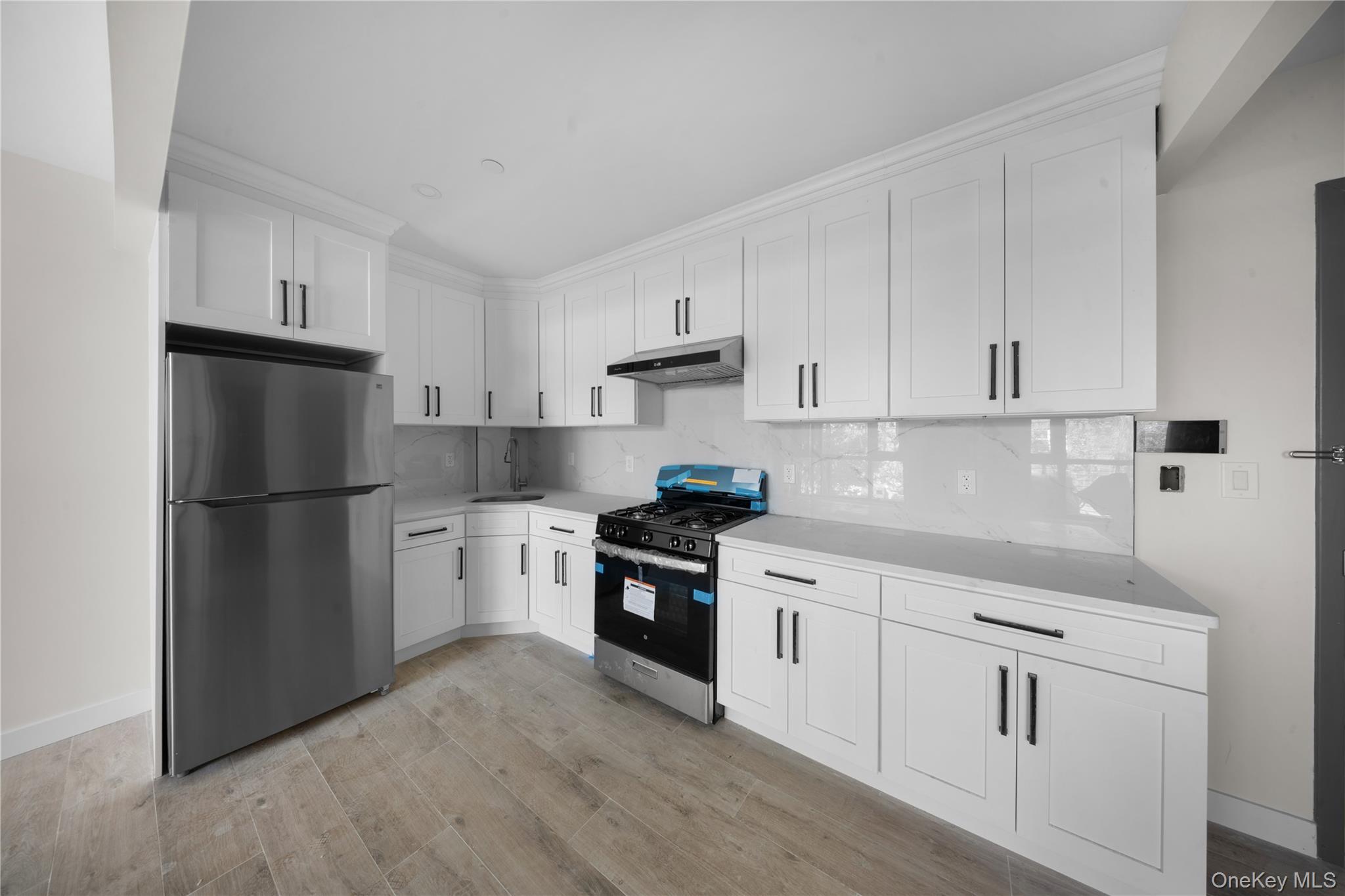 #14 photo, 104-22 Corona Avenue, クイーンズ区 Corona , NY 11368