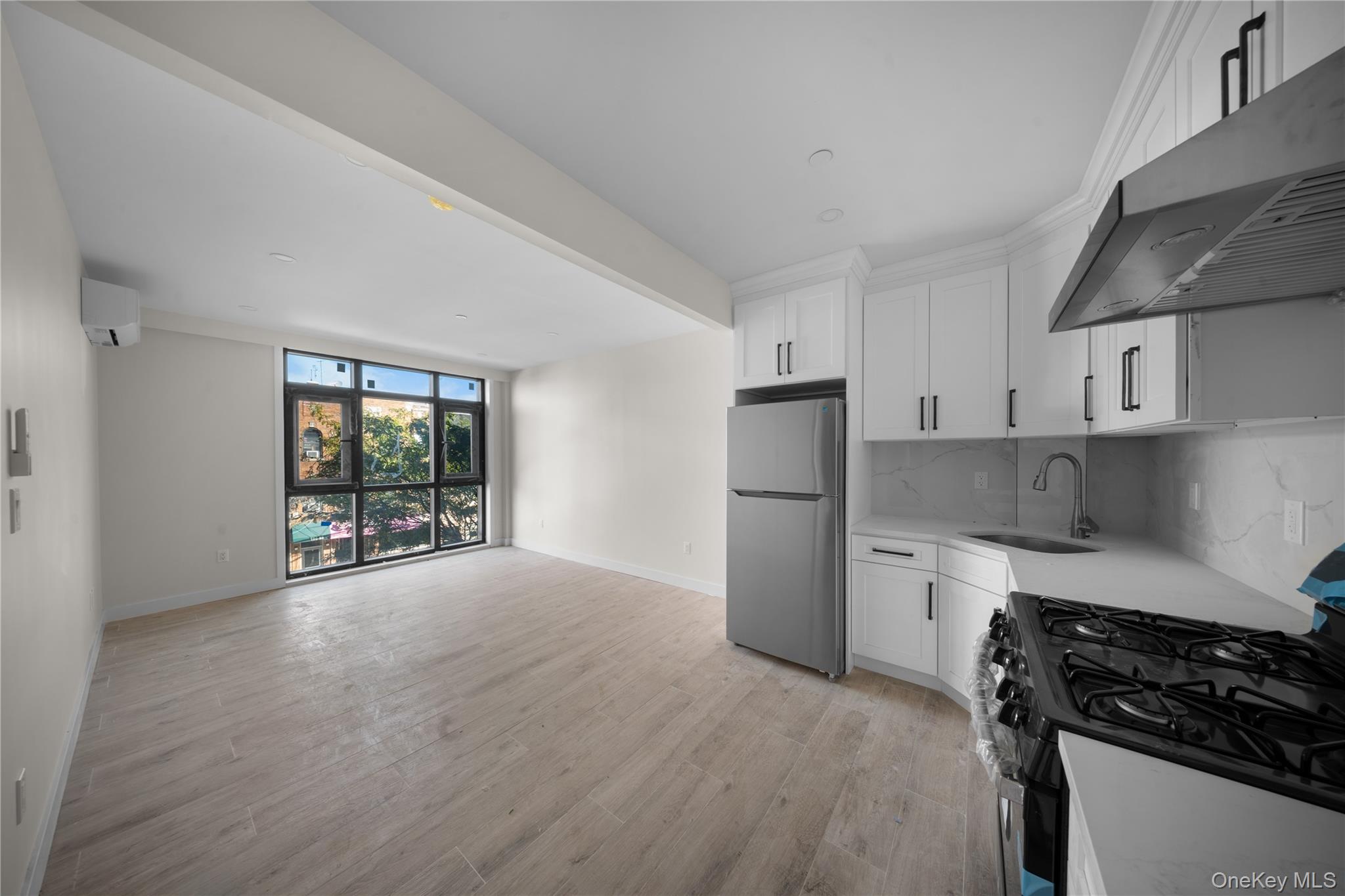 #15 photo, 104-22 Corona Avenue, クイーンズ区 Corona , NY 11368