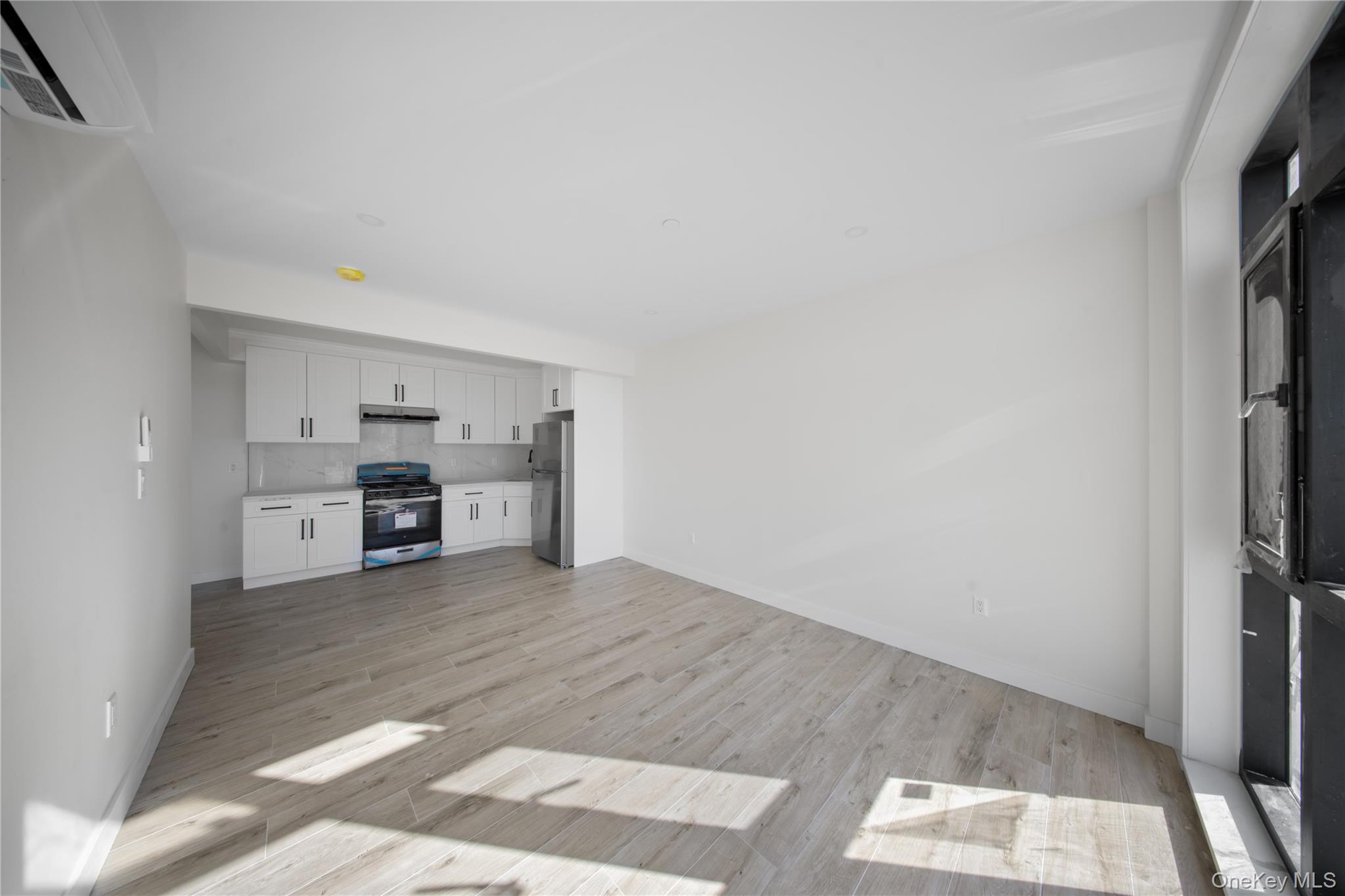 #20 photo, 104-22 Corona Avenue, クイーンズ区 Corona , NY 11368