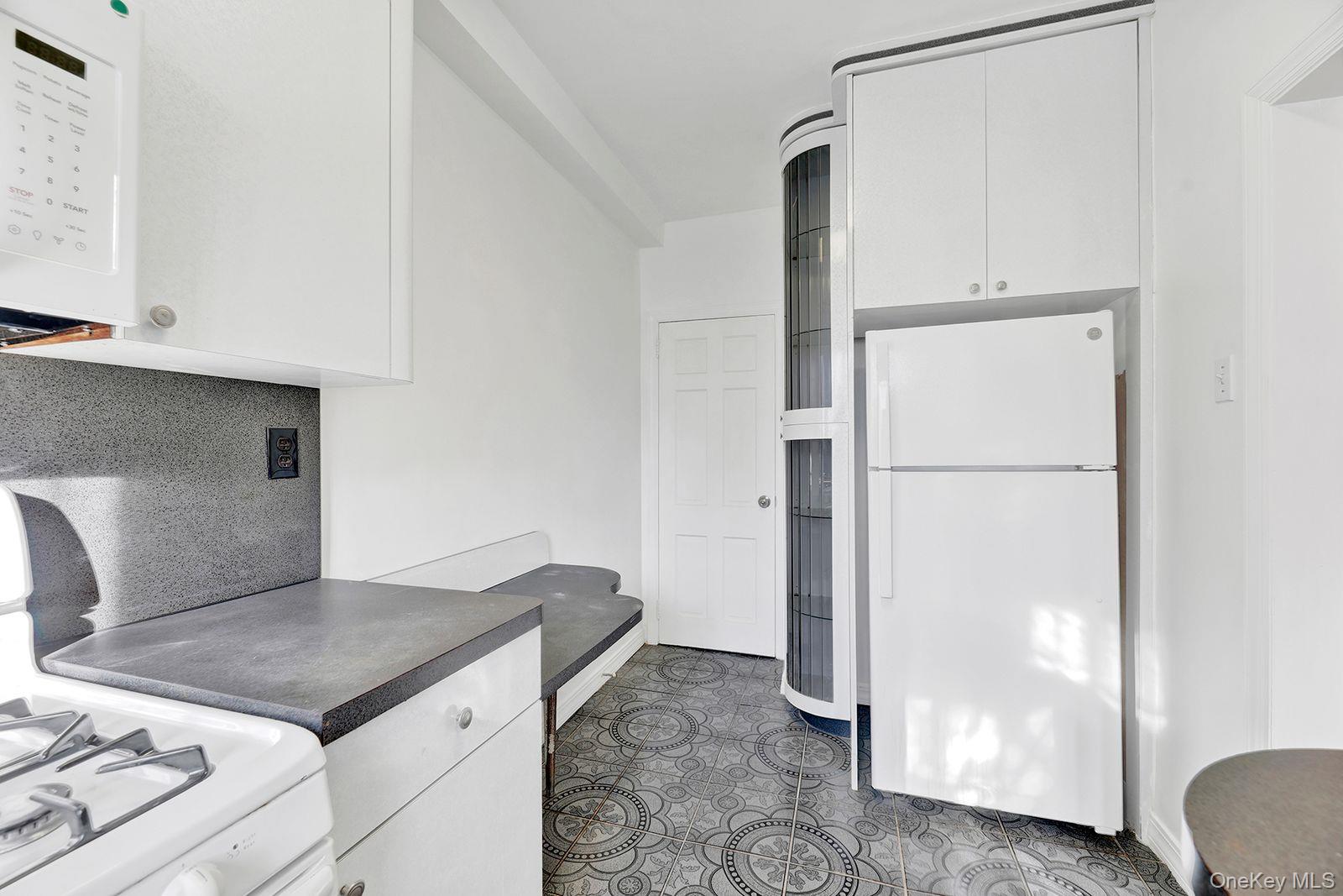 #10 photo, 102-12 62nd Road, クイーンズ区 Forest Hills , NY 11375