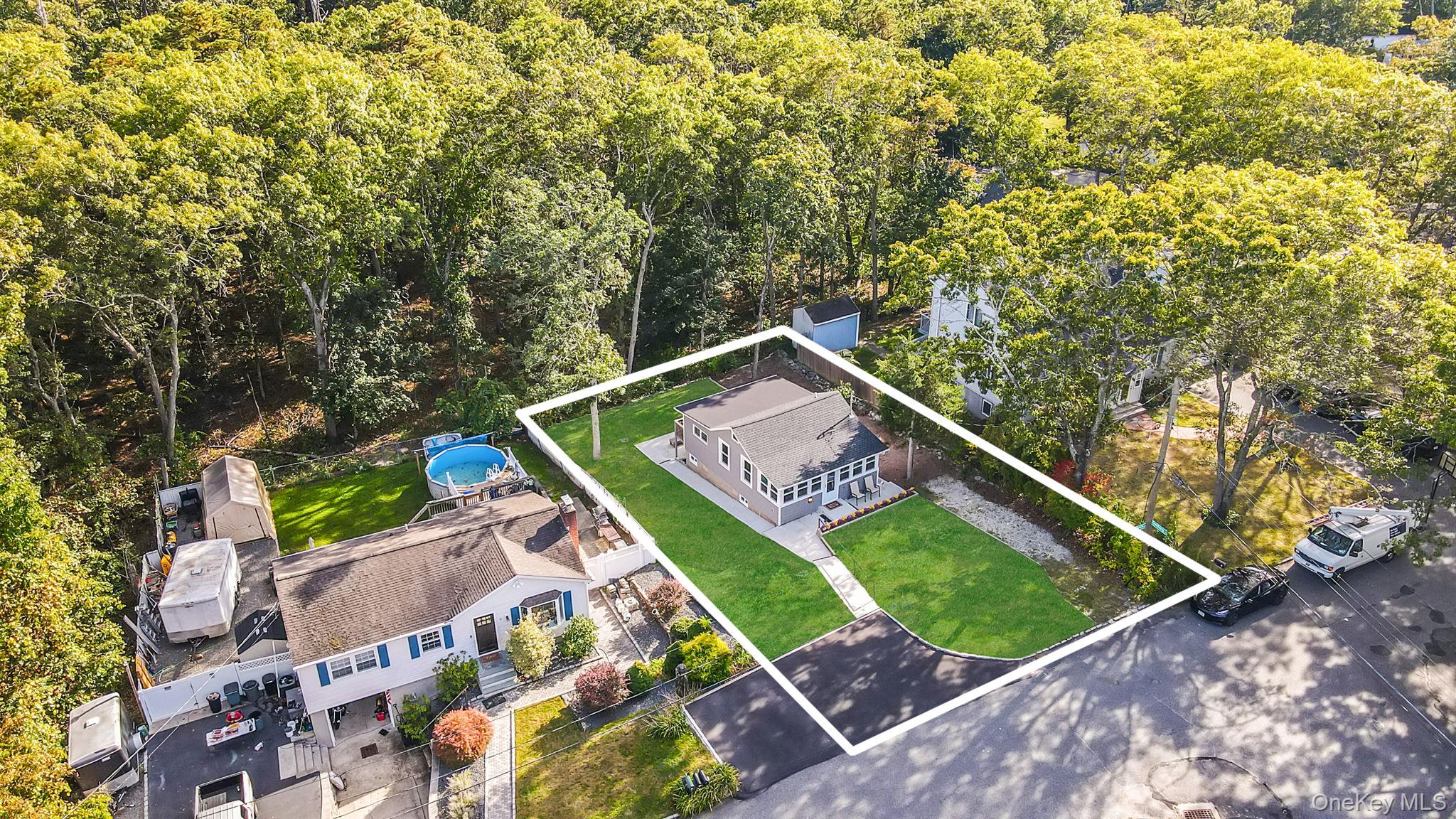 #1 photo, 4 Wyandanch Trail, サフォーク郡 Ridge , NY 11961