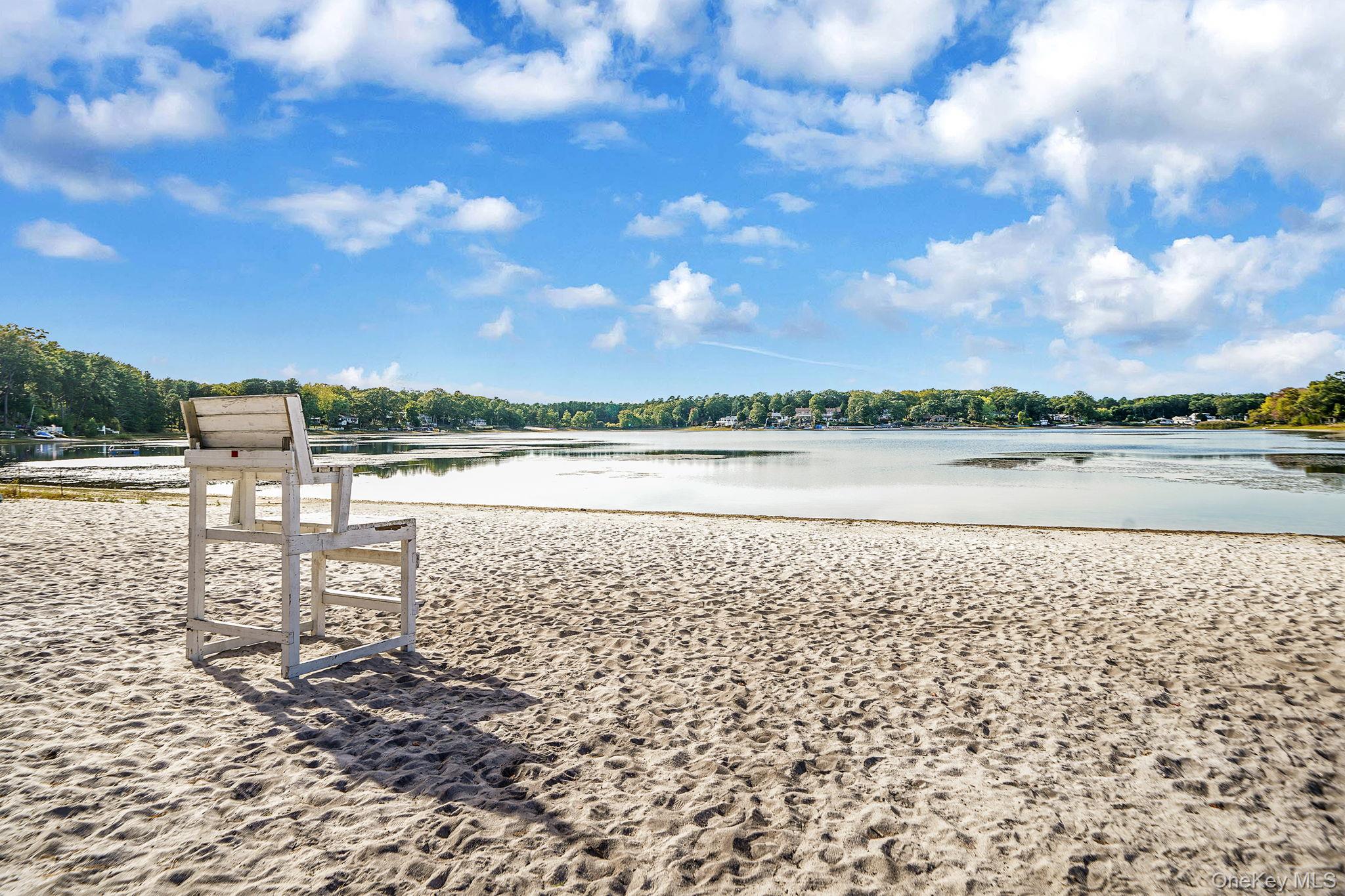 #20 photo, 4 Wyandanch Trail, サフォーク郡 Ridge , NY 11961