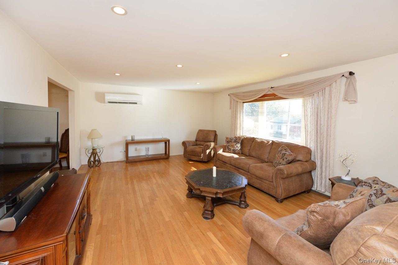 #5 photo, 13 Park Terrace, Valley Cottage , NY 10989