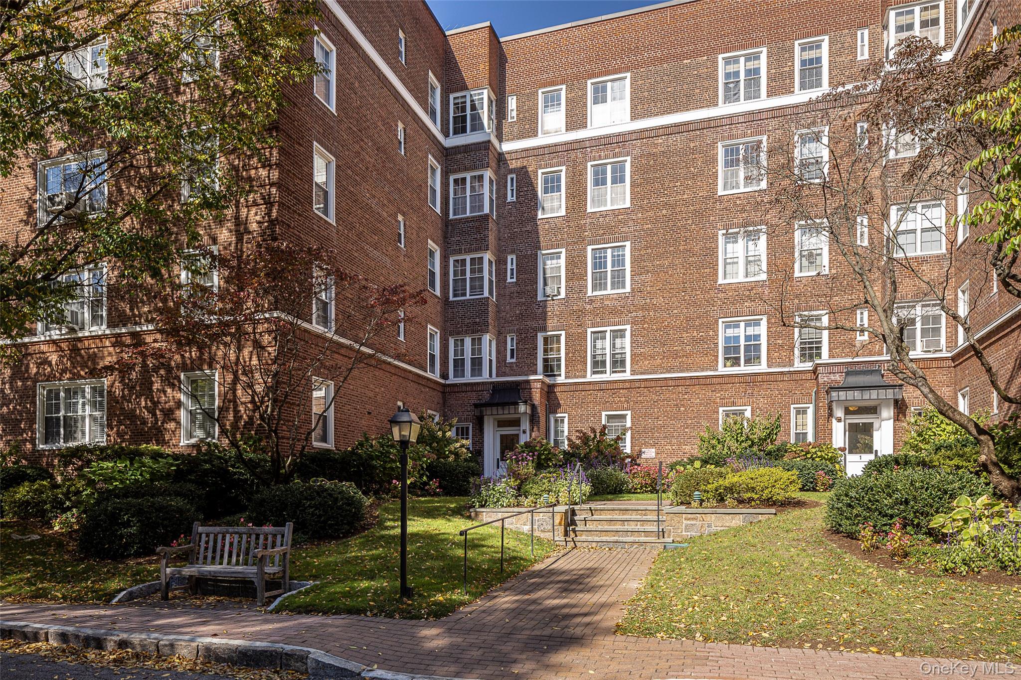 #18 photo, 3 Midland Gardens, ブロンクス区 Bronxville , NY 10708