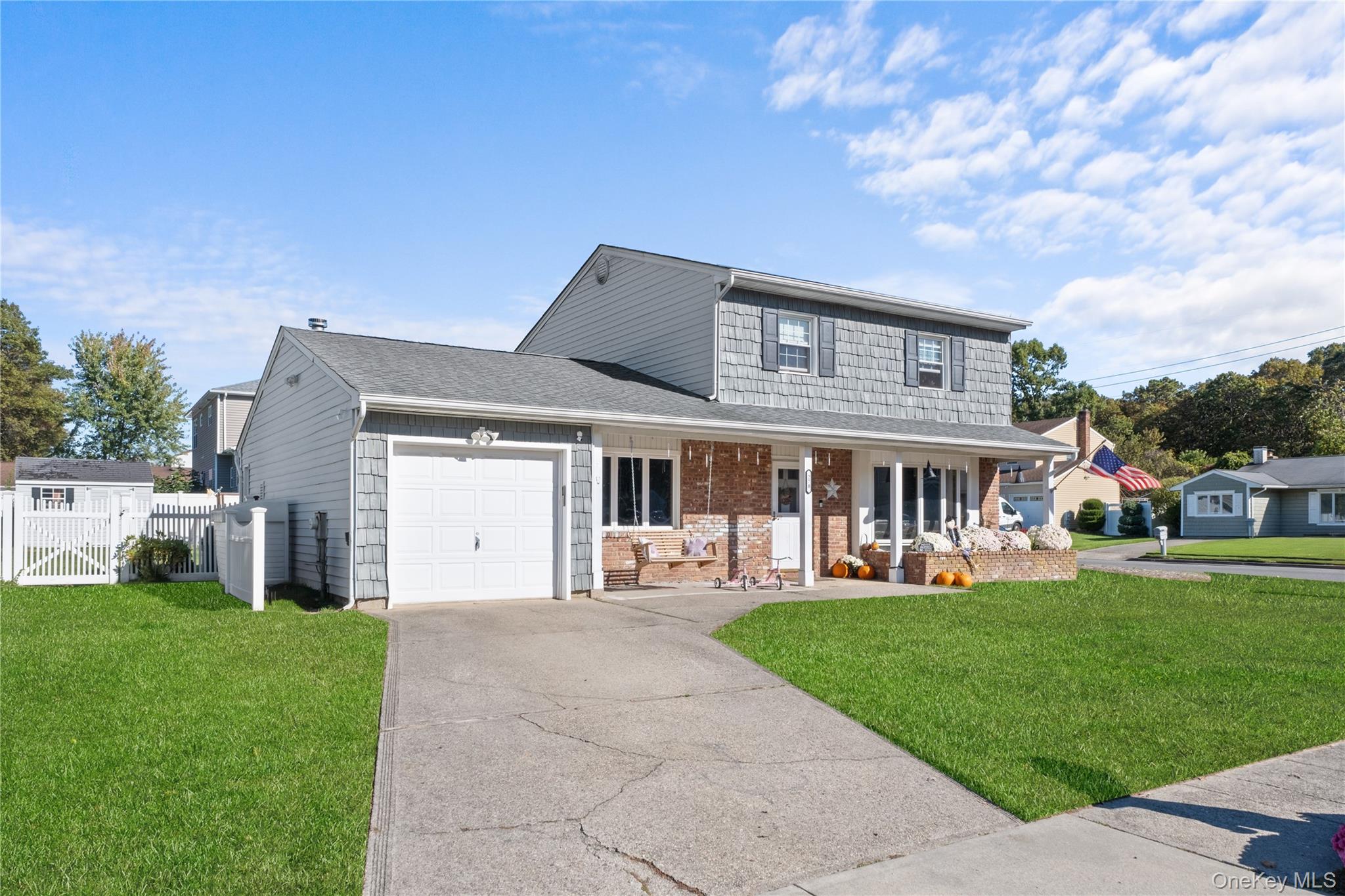 #2 photo, 270 Singingwood Drive, サフォーク郡 Holbrook , NY 11741