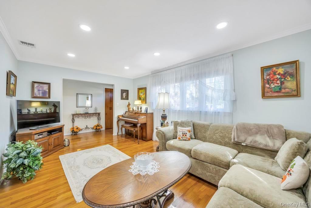 #10 photo, 7 Montana Street, Hicksville , NY 11801