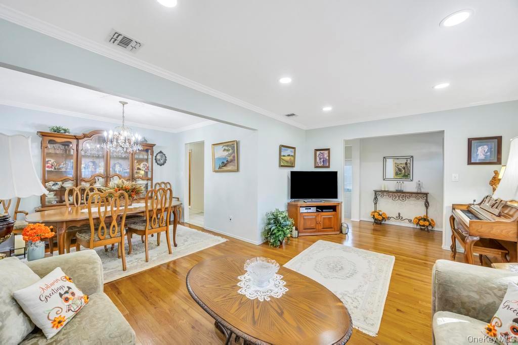 #11 photo, 7 Montana Street, Hicksville , NY 11801