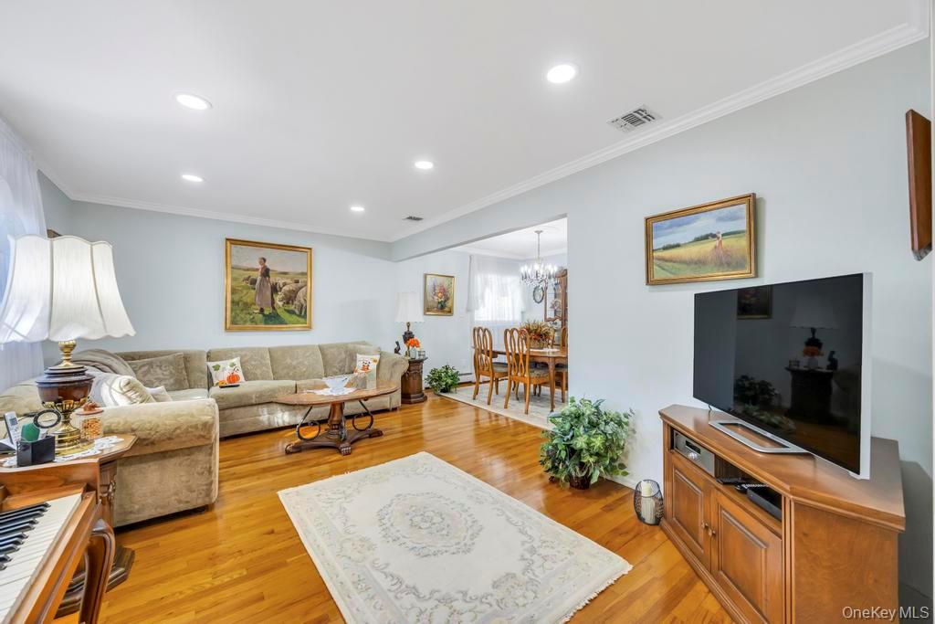 #9 photo, 7 Montana Street, Hicksville , NY 11801