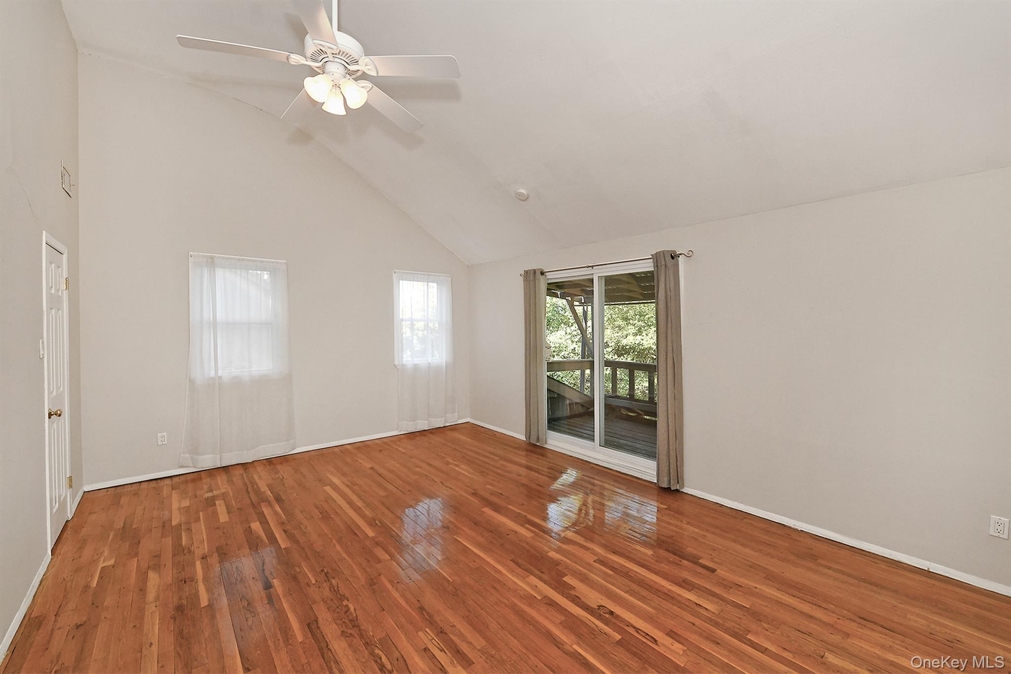 #19 photo, 5 Melia Way, Huntington Station , NY 11746