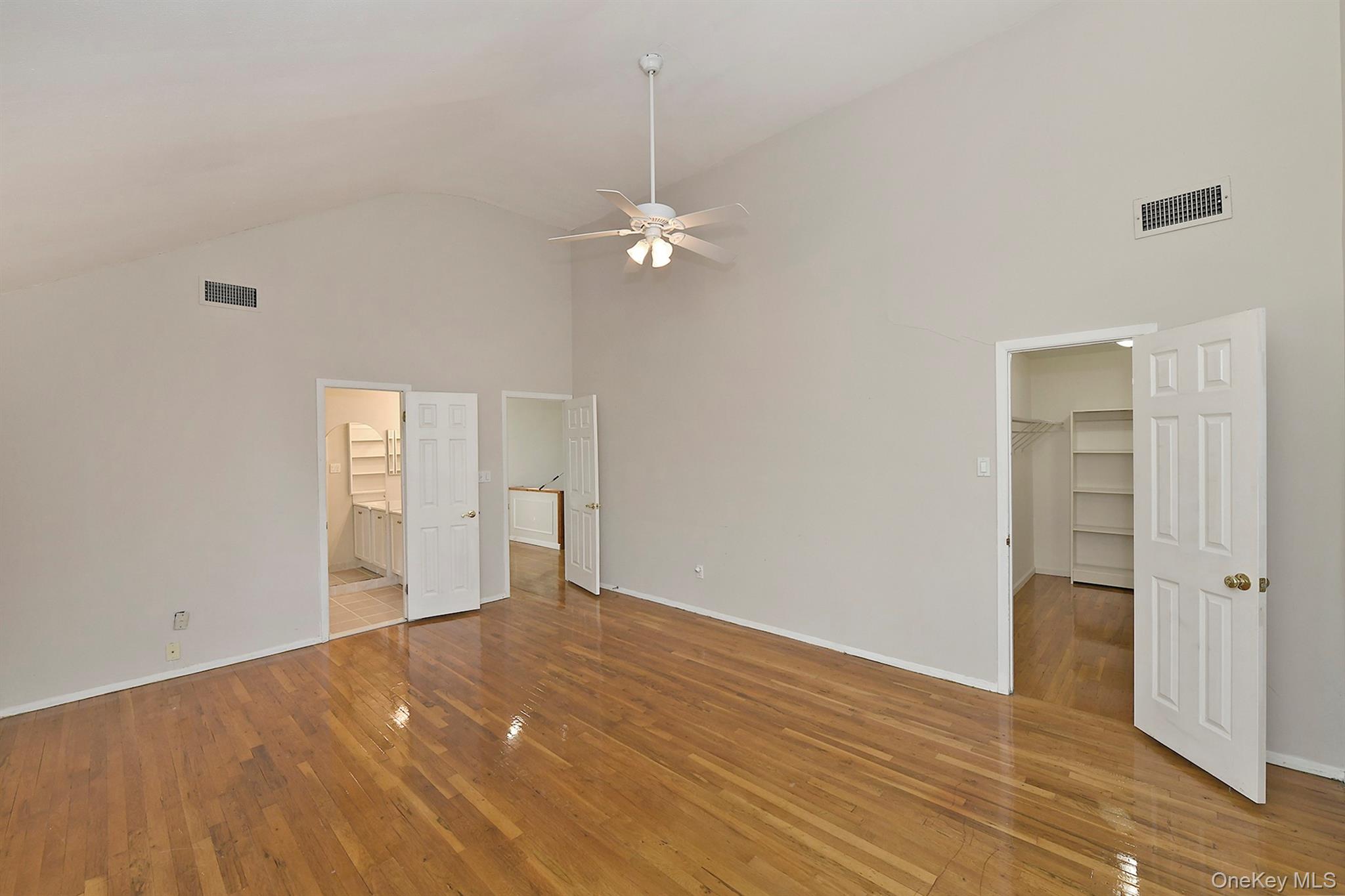 #20 photo, 5 Melia Way, Huntington Station , NY 11746