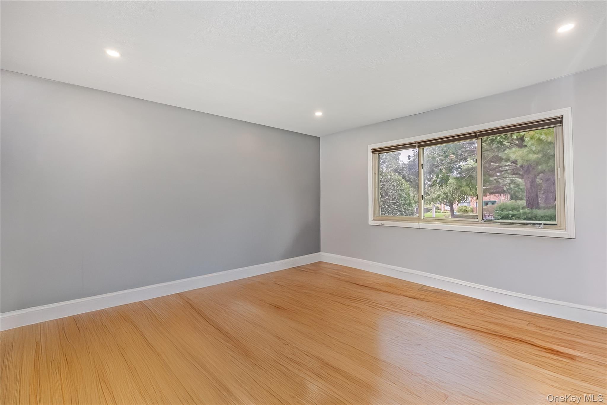 #10 photo, 2449 Union Blvd, サフォーク郡 Islip , NY 11751