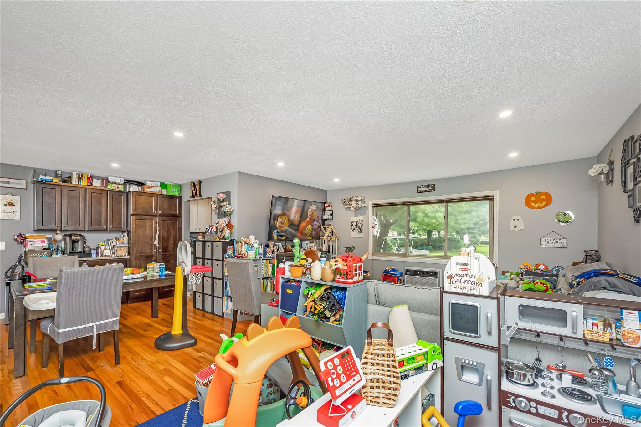 #12 photo, 2449 Union Blvd, サフォーク郡 Islip , NY 11751