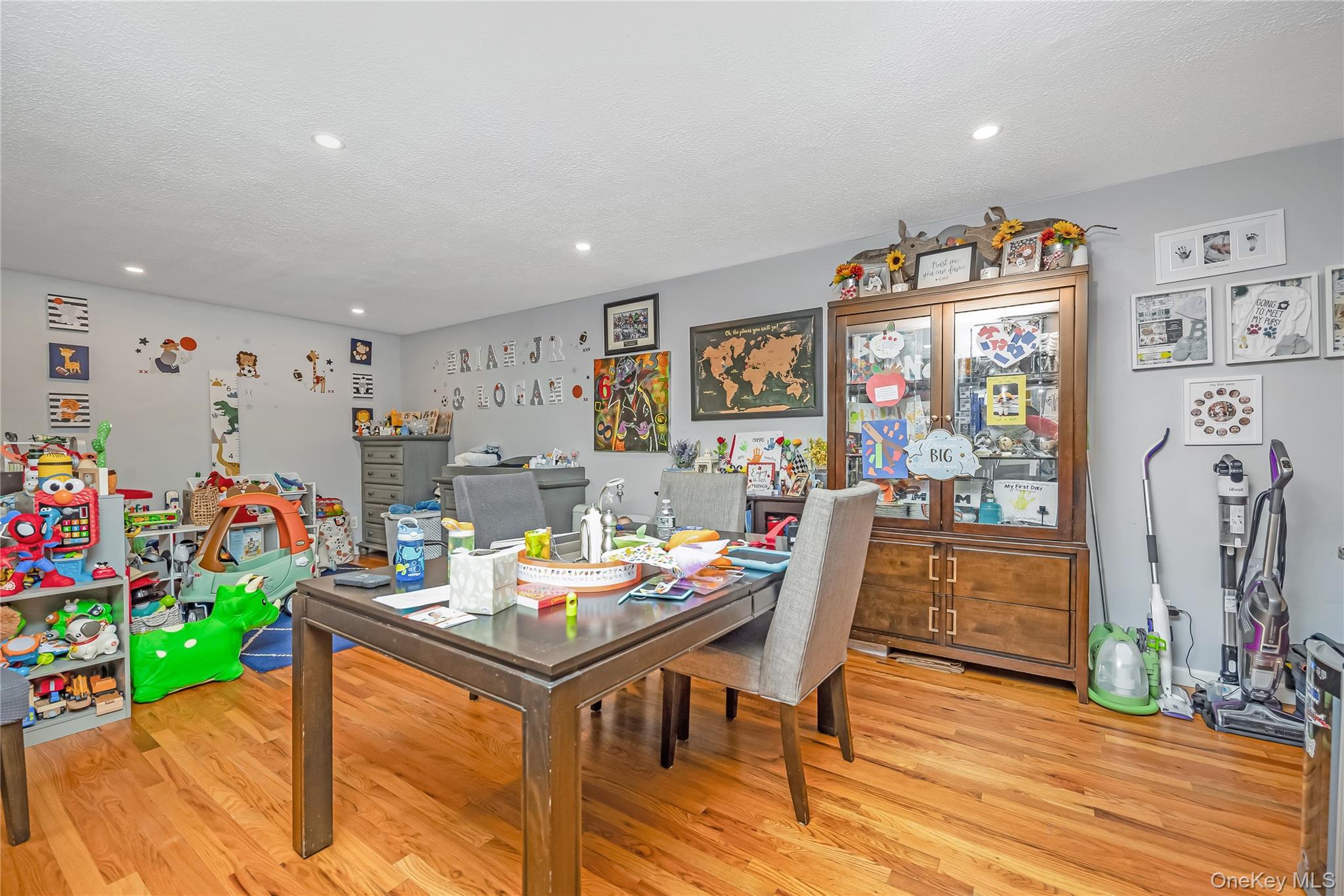 #16 photo, 2449 Union Blvd, サフォーク郡 Islip , NY 11751