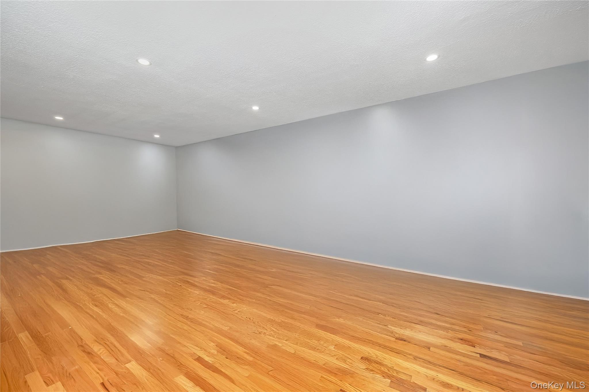 #3 photo, 2449 Union Blvd, サフォーク郡 Islip , NY 11751