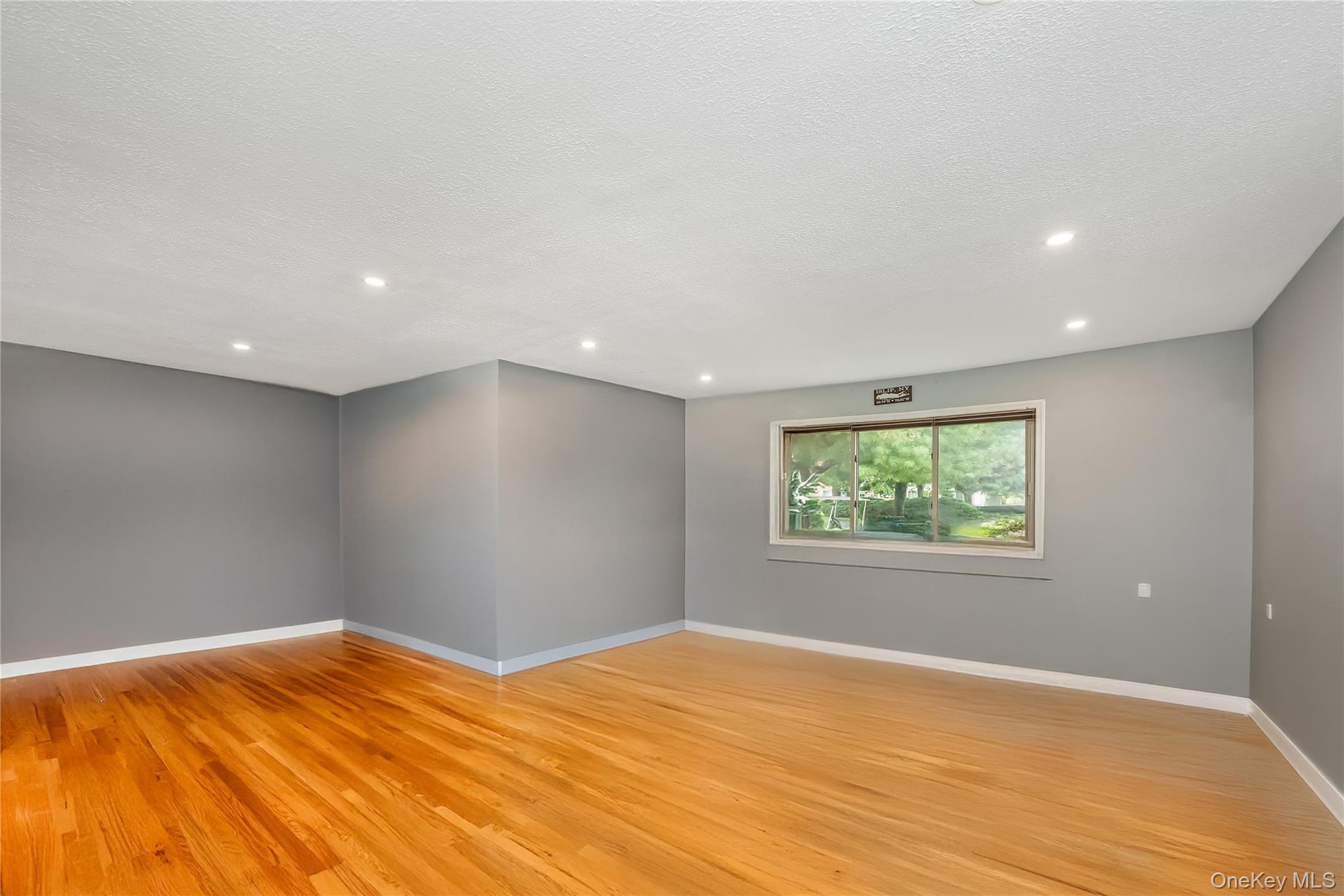 #5 photo, 2449 Union Blvd, サフォーク郡 Islip , NY 11751