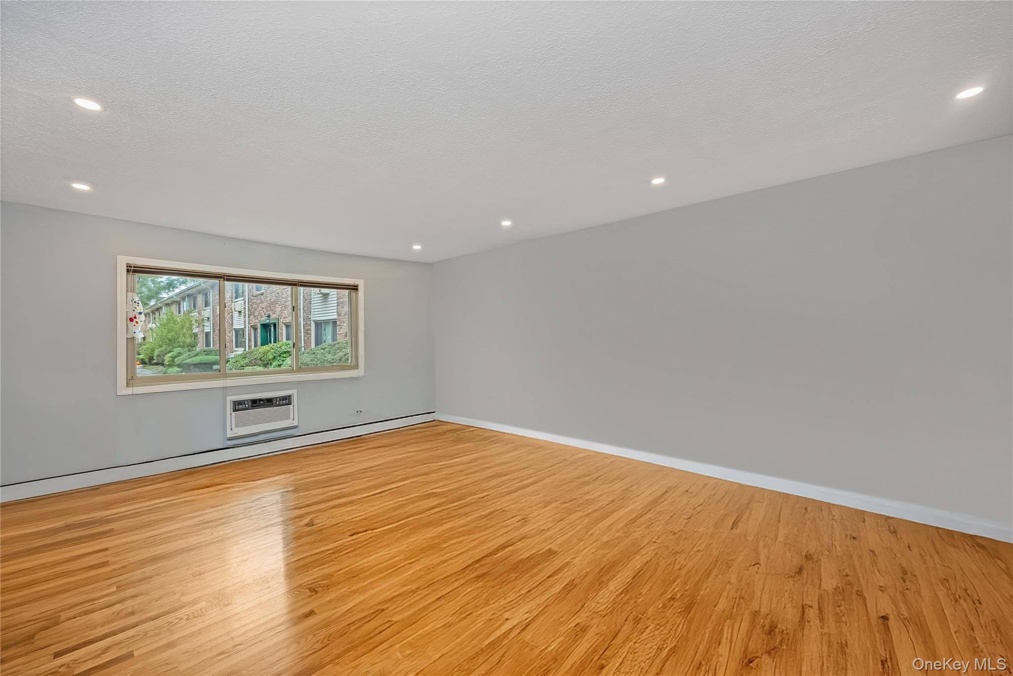 #6 photo, 2449 Union Blvd, サフォーク郡 Islip , NY 11751