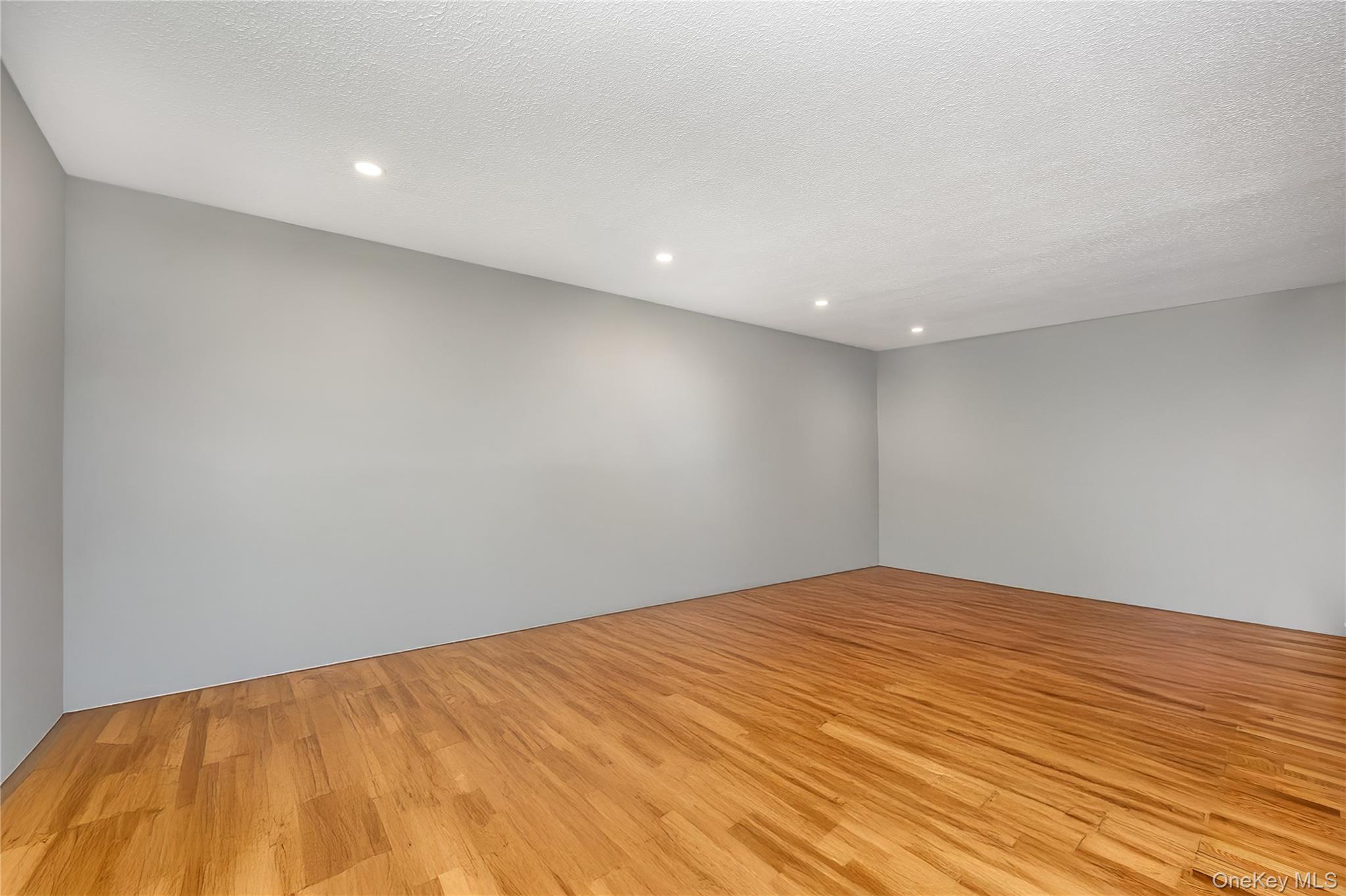 #9 photo, 2449 Union Blvd, サフォーク郡 Islip , NY 11751