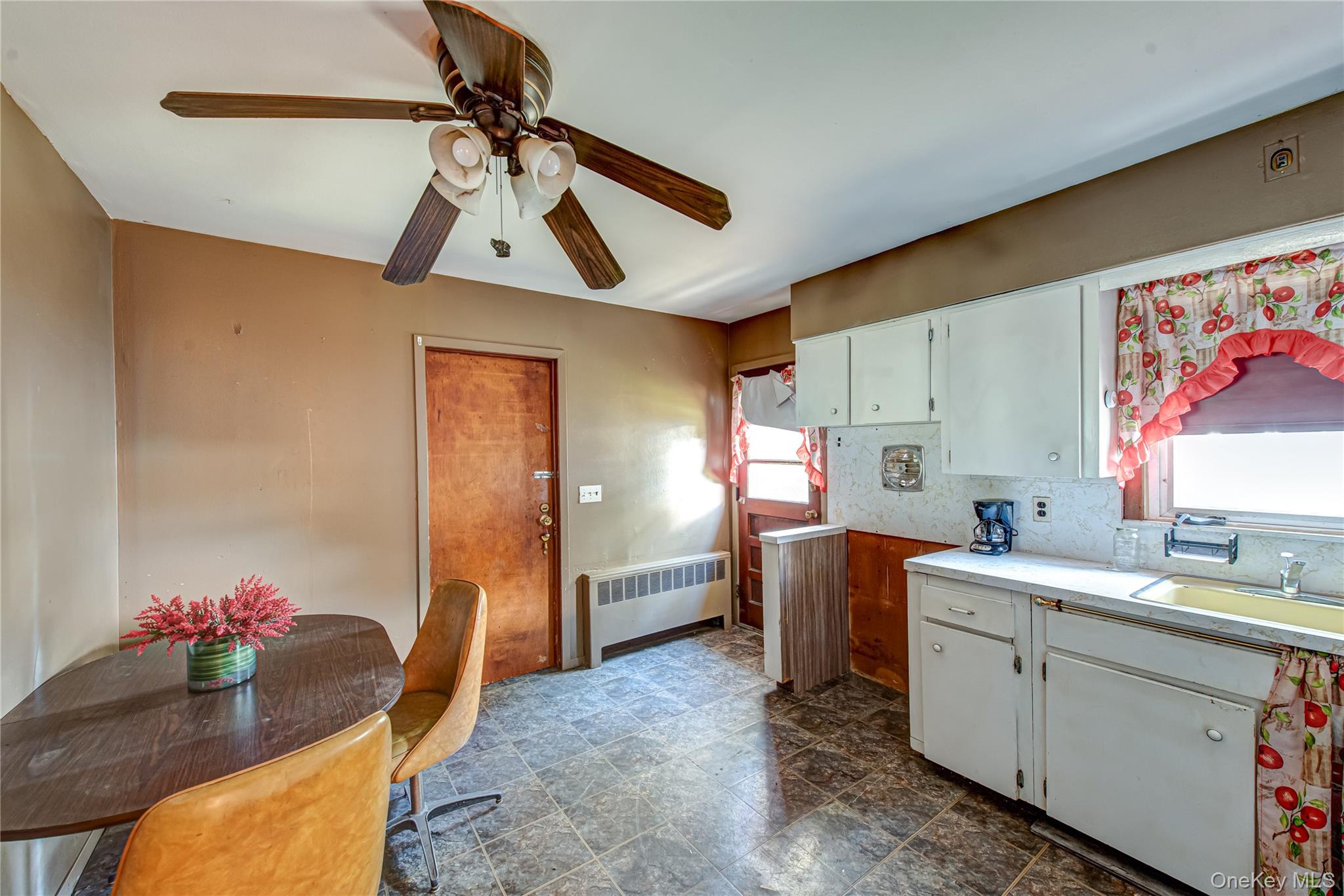 #8 photo, 710 S 4th Street, サフォーク郡 Lindenhurst , NY 11757