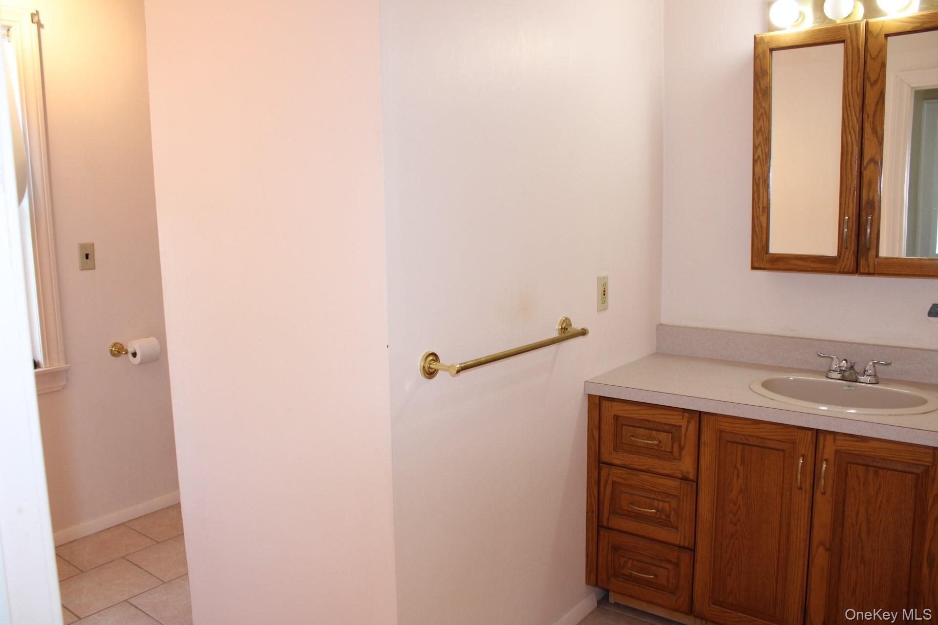 #5 photo, 23 Thompson Place, Lynbrook , NY 11563