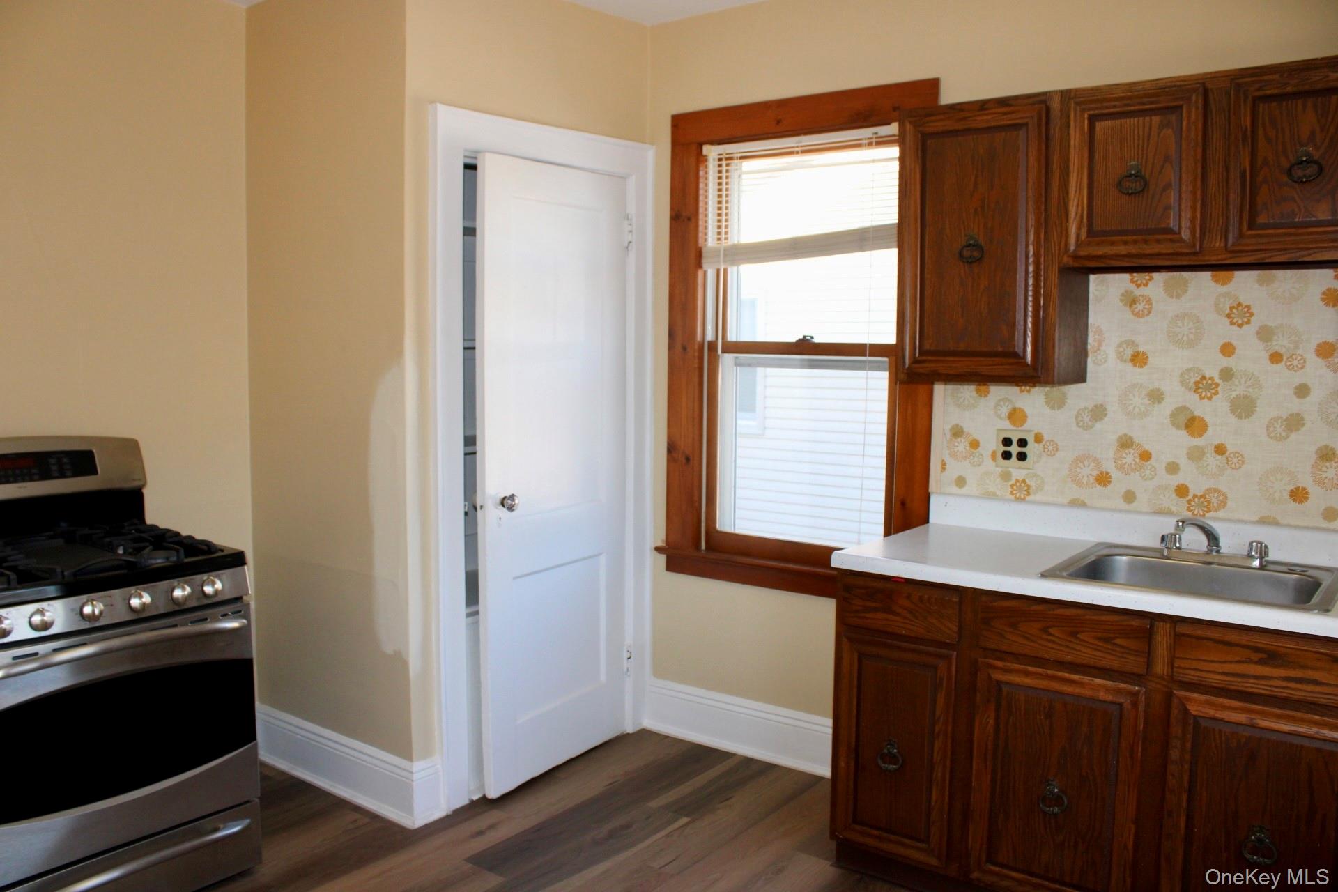 #7 photo, 23 Thompson Place, Lynbrook , NY 11563