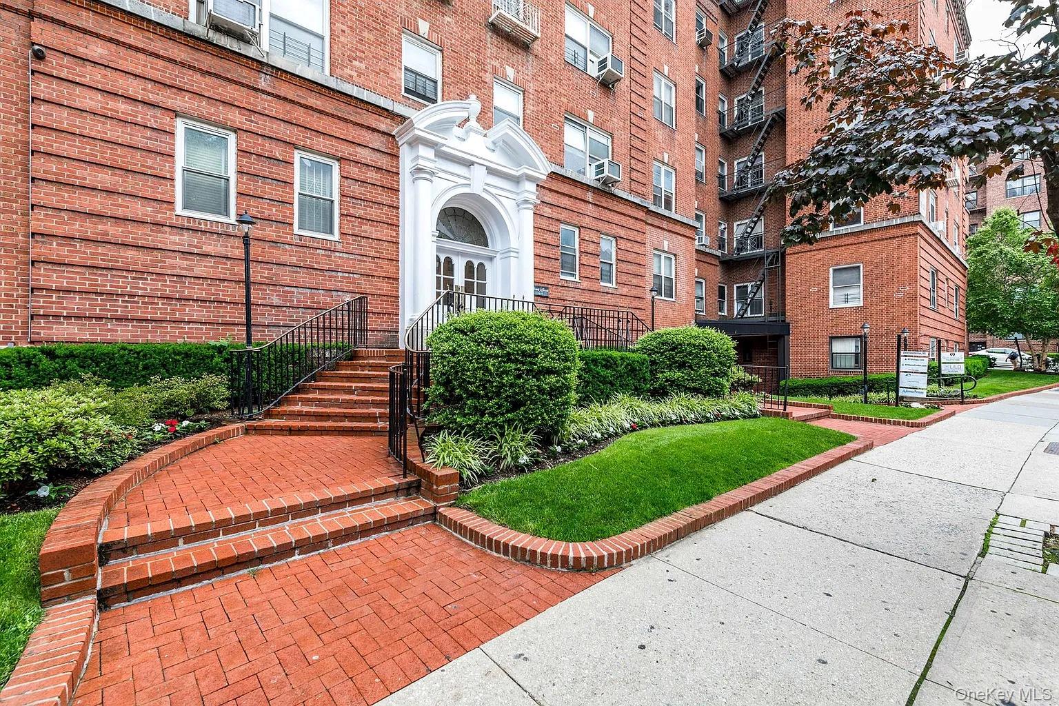 #1 photo, 69-11 Yellowstone Boulevard, Forest Hills , NY 11375