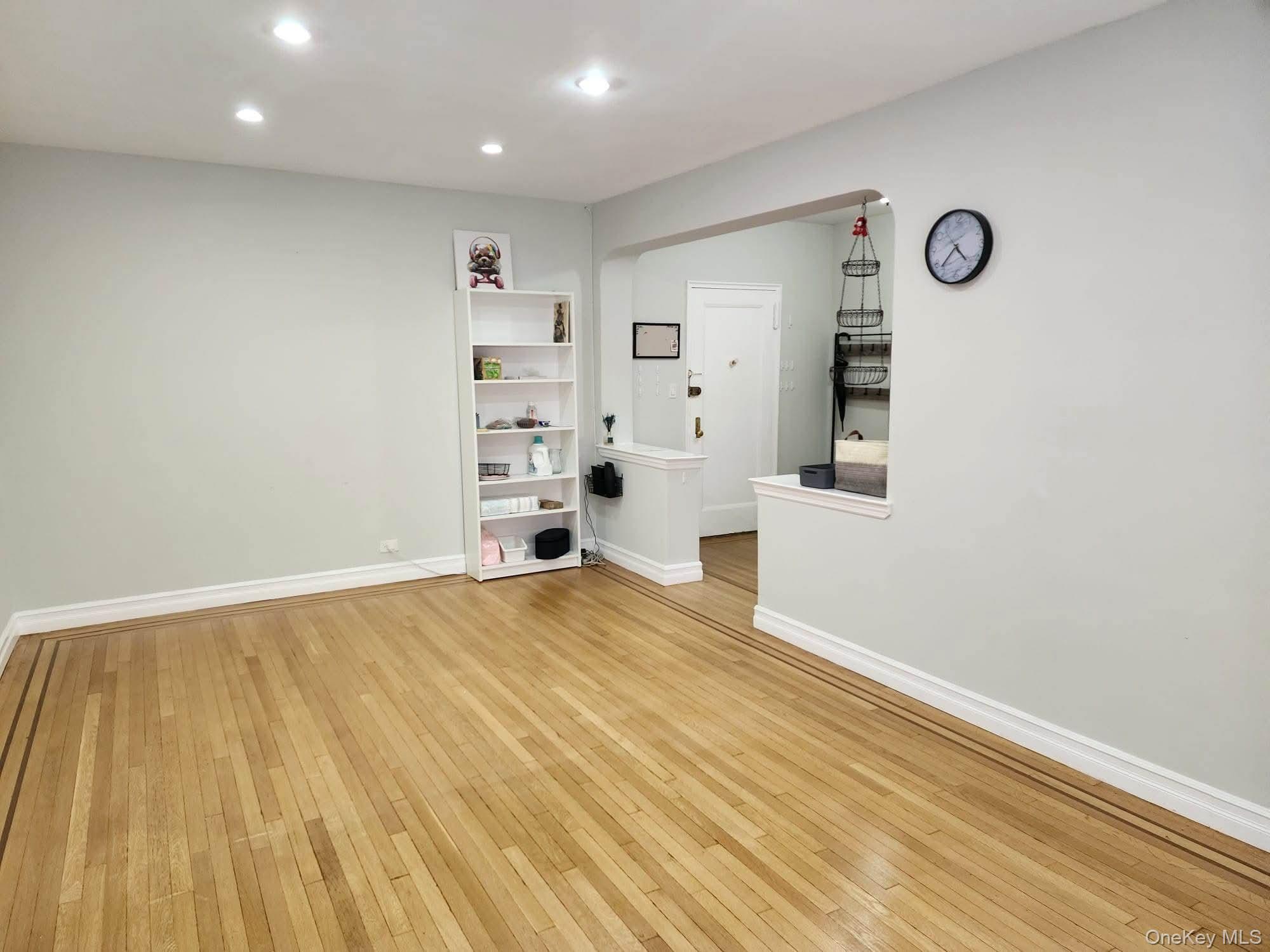 #2 photo, 69-11 Yellowstone Boulevard, Forest Hills , NY 11375