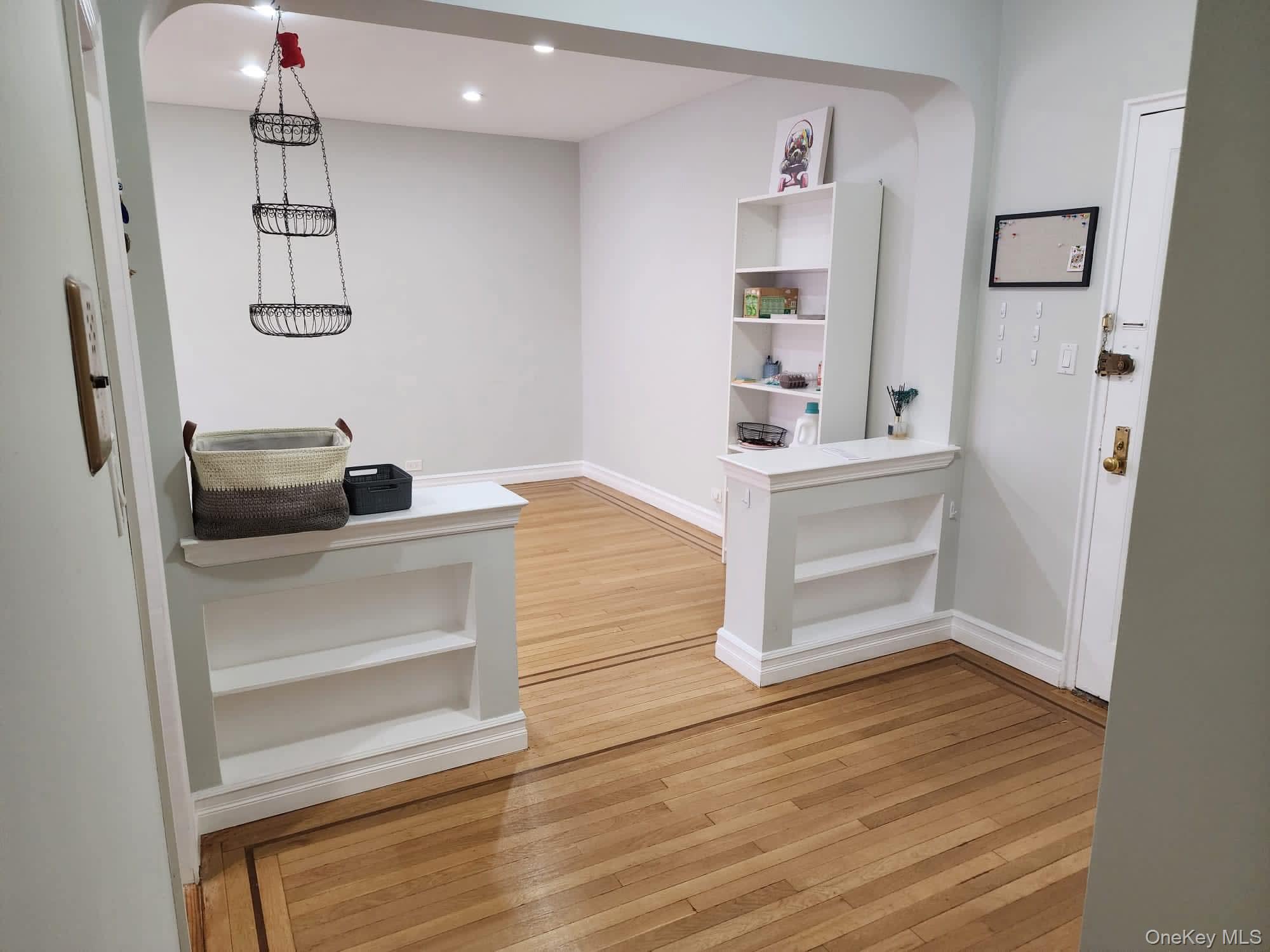 #3 photo, 69-11 Yellowstone Boulevard, Forest Hills , NY 11375