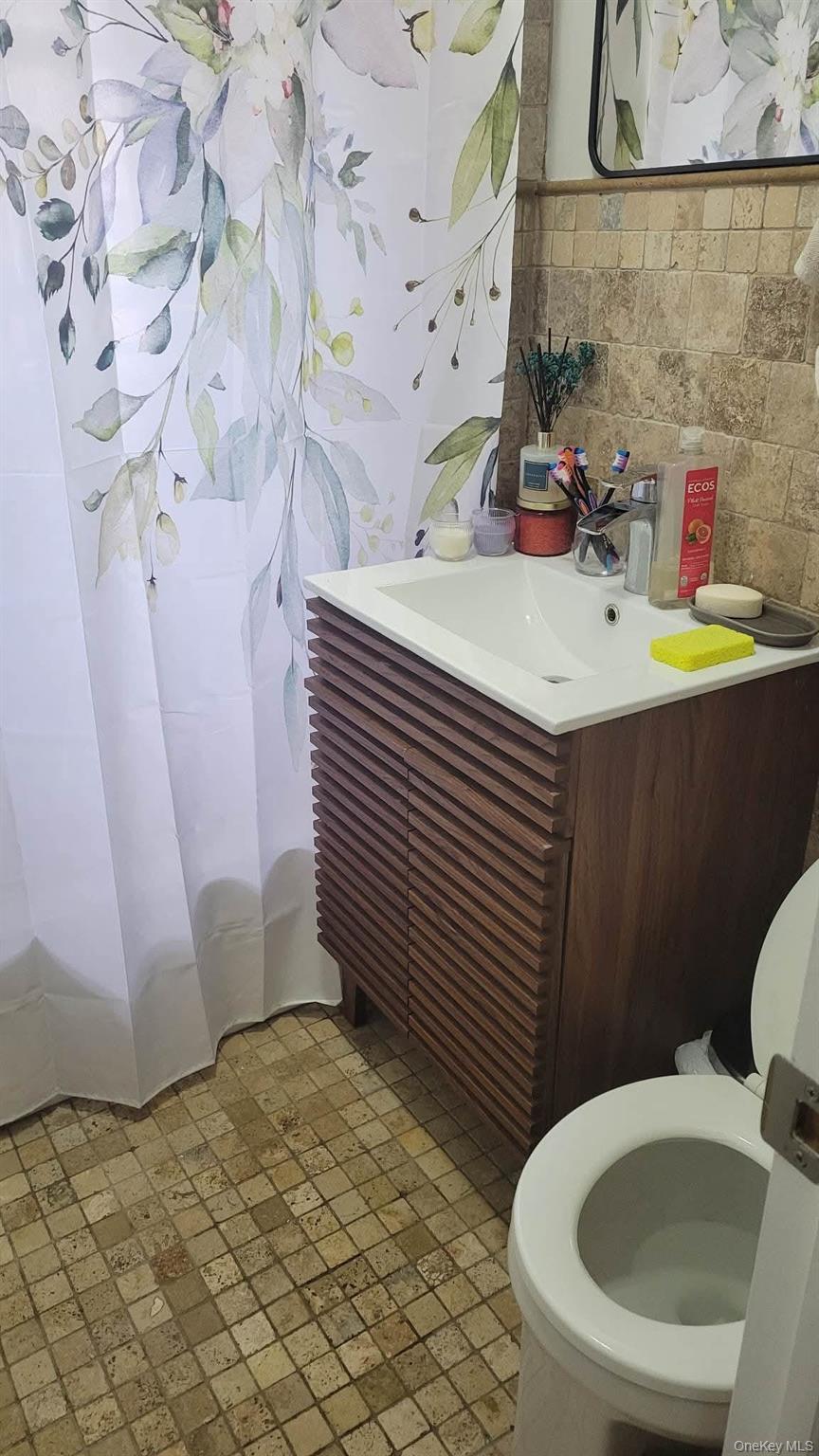 #6 photo, 69-11 Yellowstone Boulevard, Forest Hills , NY 11375