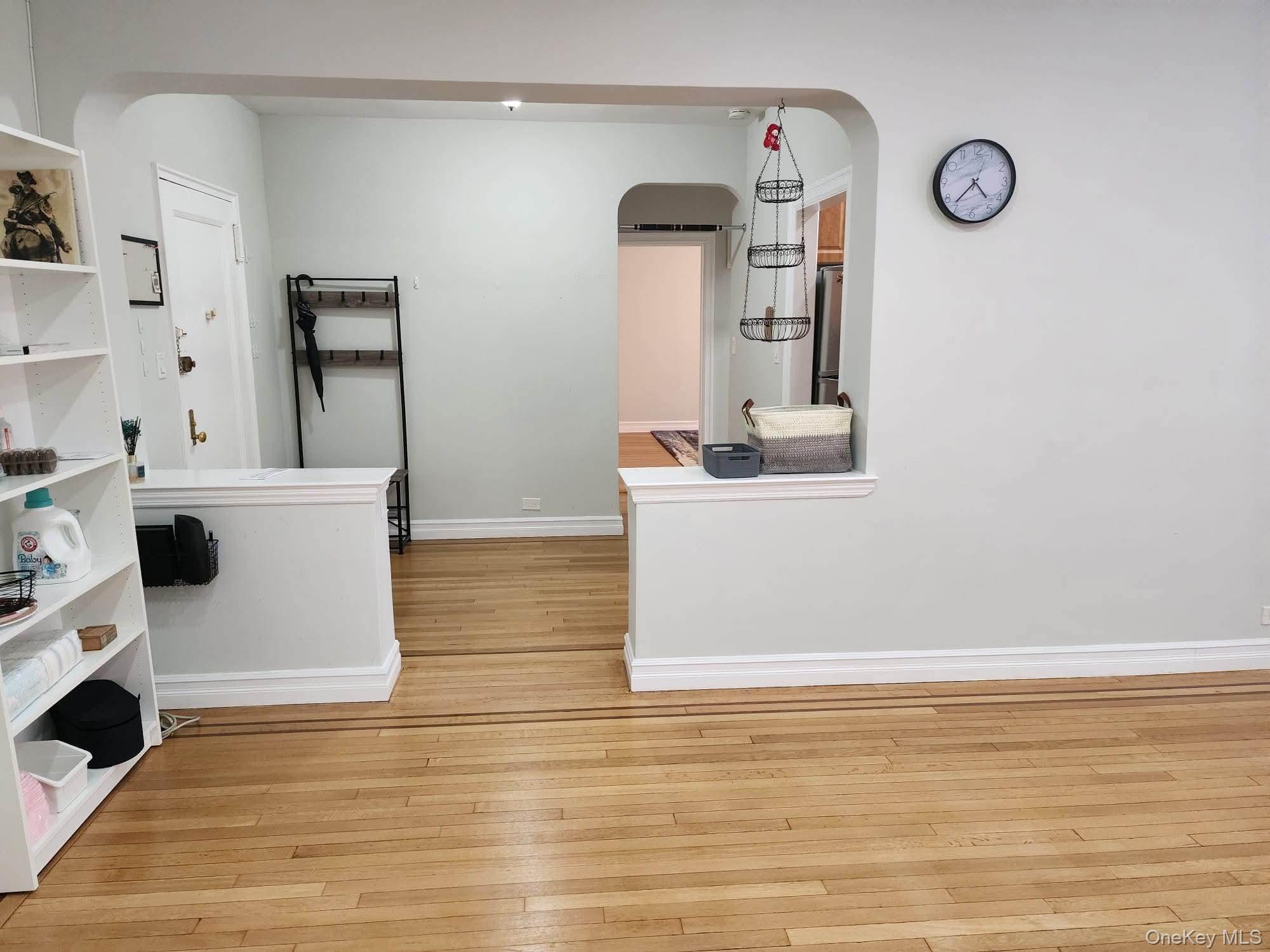 #7 photo, 69-11 Yellowstone Boulevard, Forest Hills , NY 11375