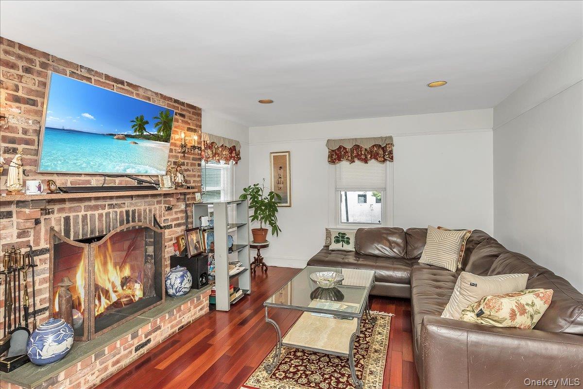 #2 photo, 21 Hayden Avenue, ナッソー郡 Great Neck , NY 11024