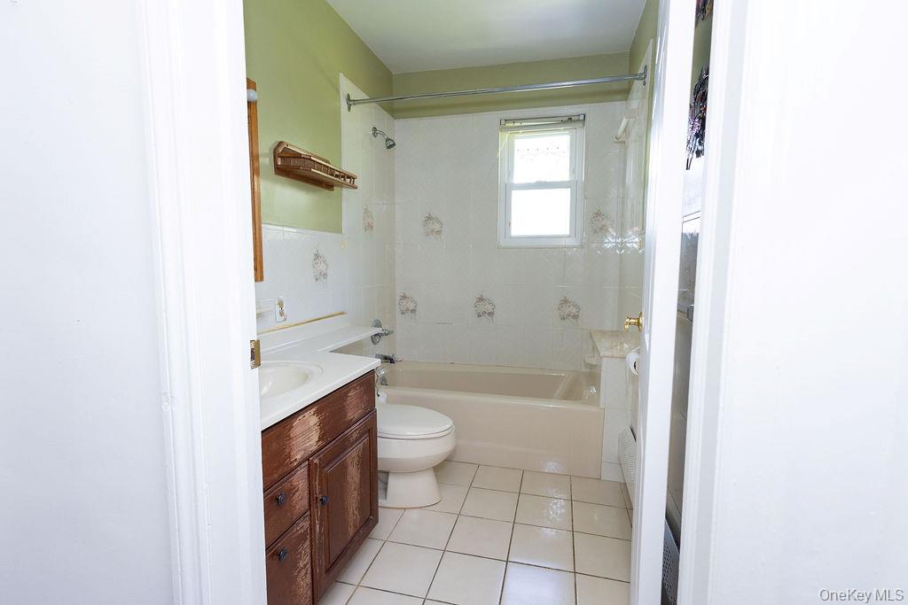 #13 photo, 180 Scott Avenue, Yonkers , NY 10704