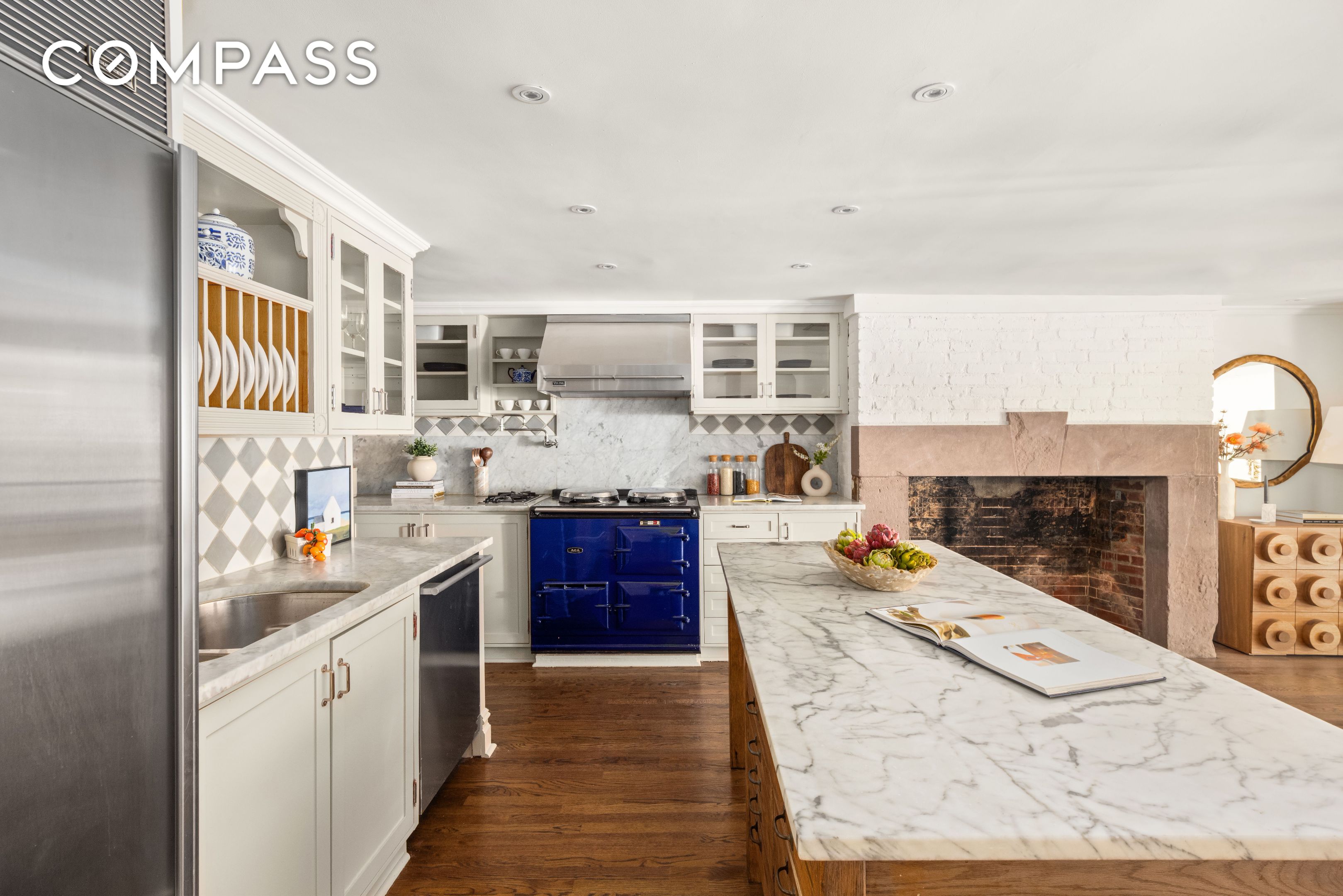 #13 photo, 222 E 11th Street, East Village , NY 10003