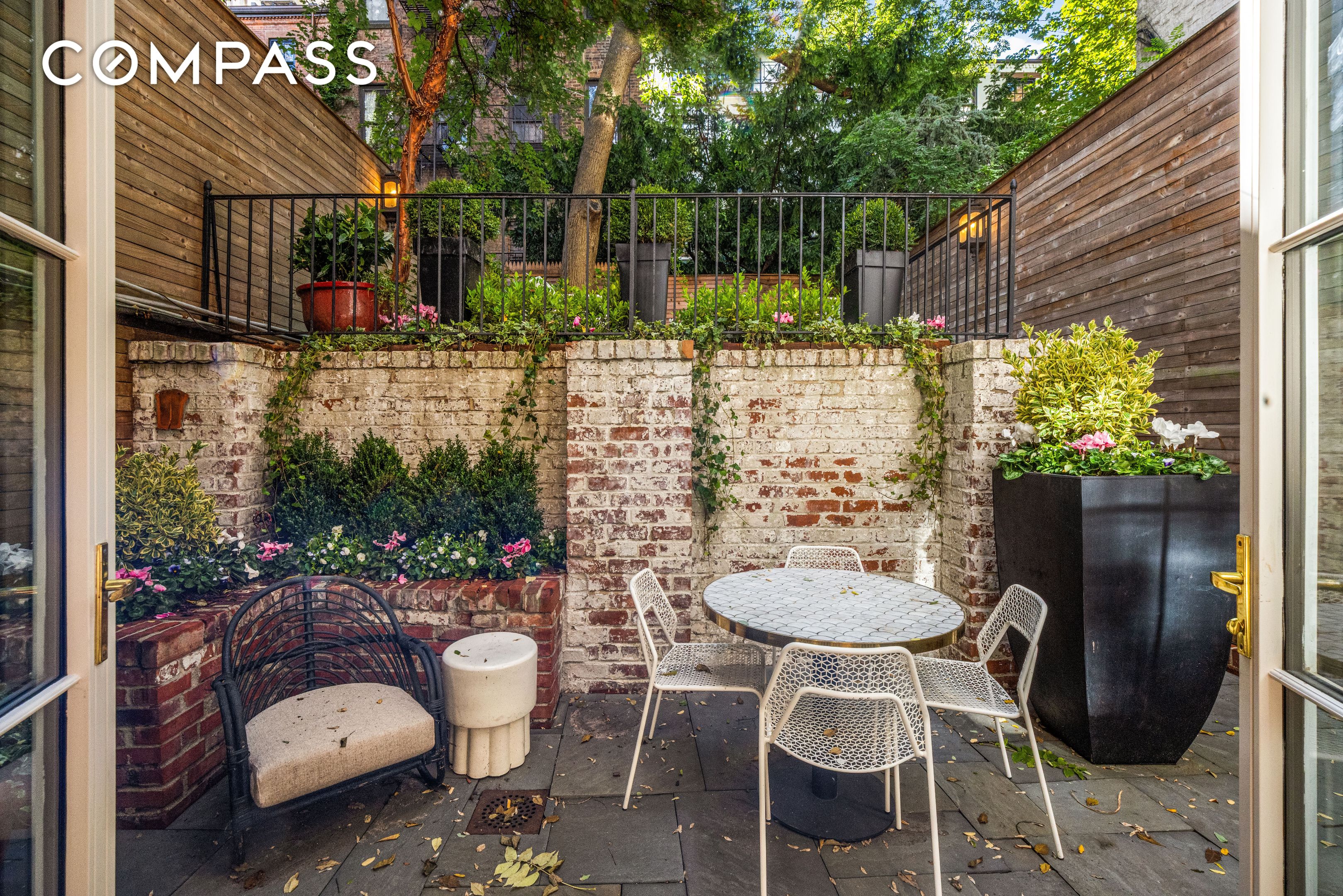 #6 photo, 222 E 11th Street, East Village , NY 10003