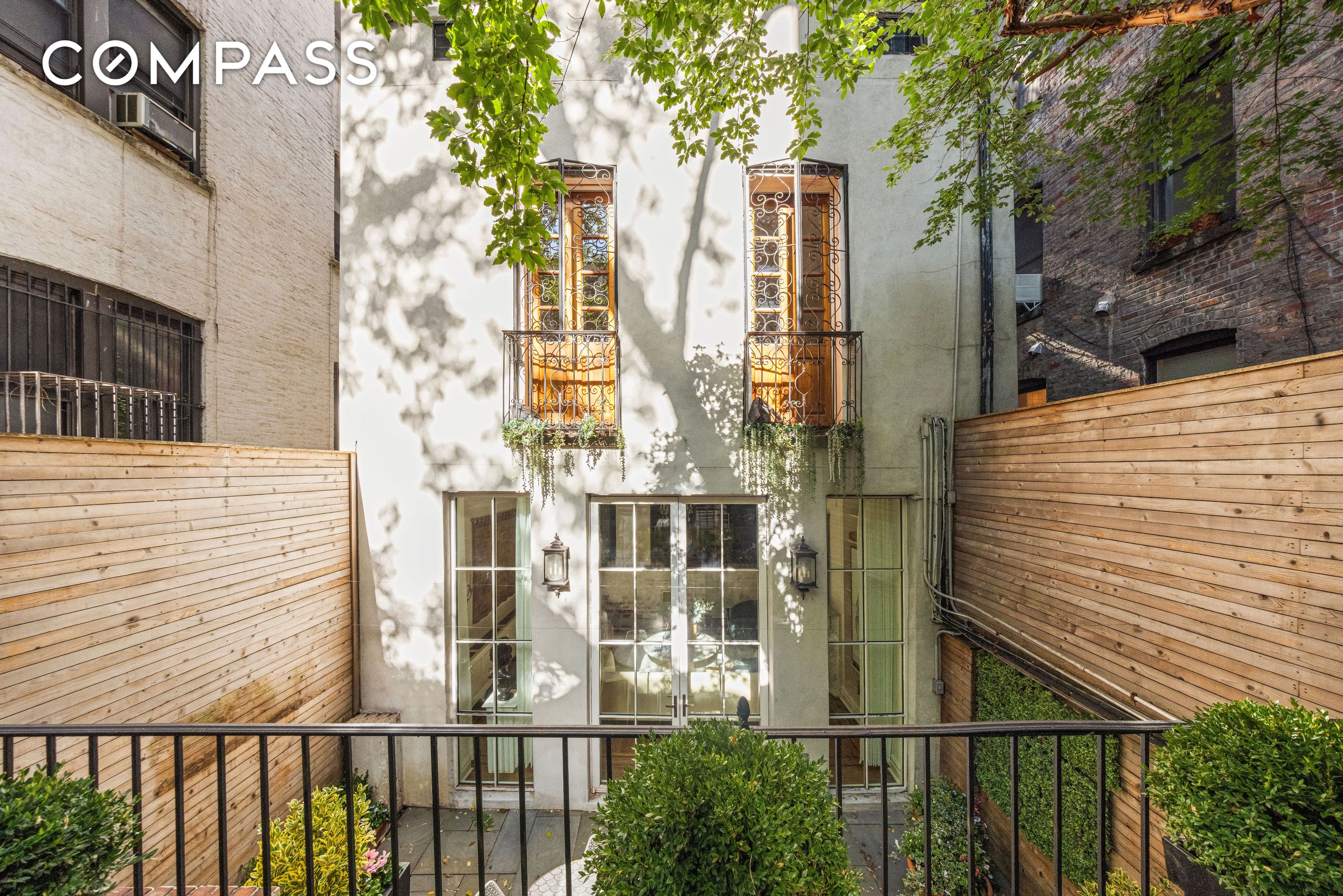 #8 photo, 222 E 11th Street, East Village , NY 10003