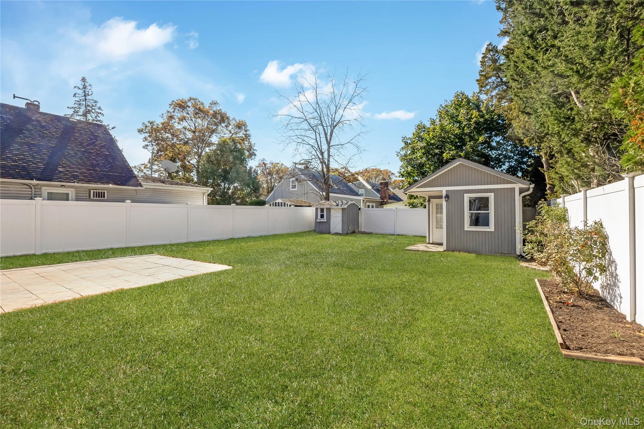 #15 photo, 104 Carlls Path, サフォーク郡 North Babylon , NY 11703