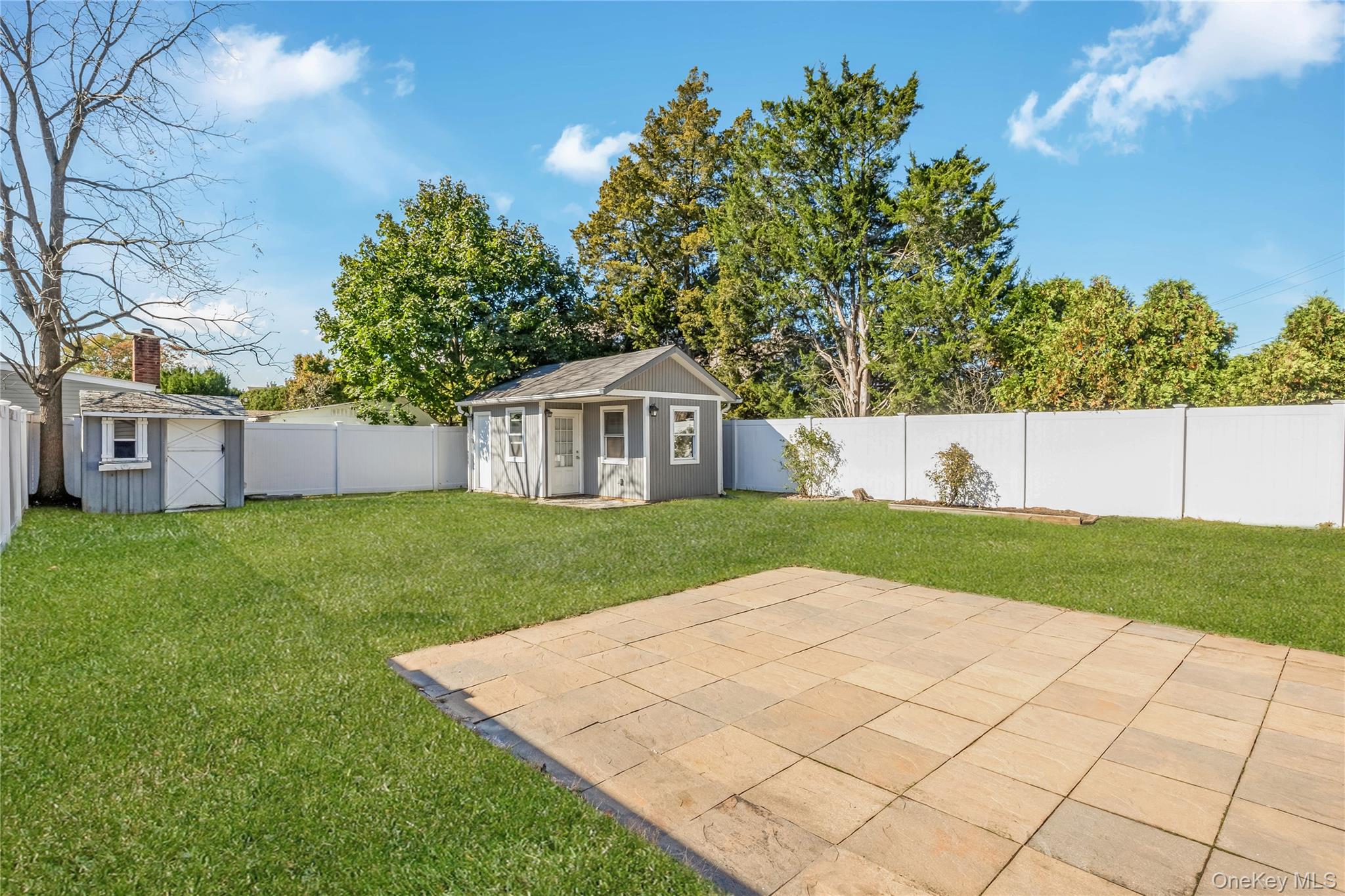 #16 photo, 104 Carlls Path, サフォーク郡 North Babylon , NY 11703