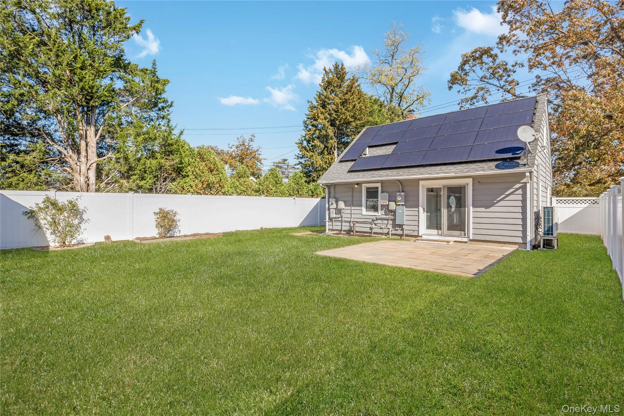 #18 photo, 104 Carlls Path, サフォーク郡 North Babylon , NY 11703