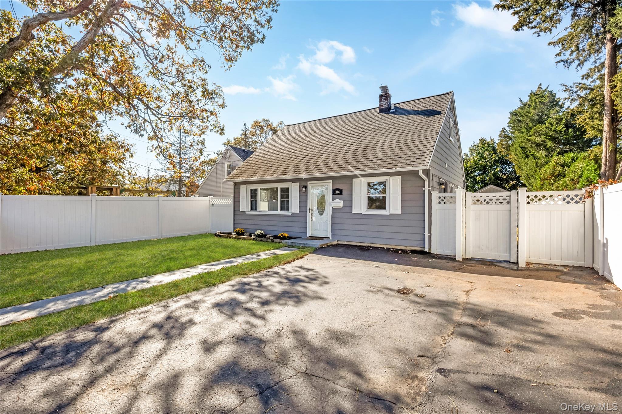 #2 photo, 104 Carlls Path, サフォーク郡 North Babylon , NY 11703