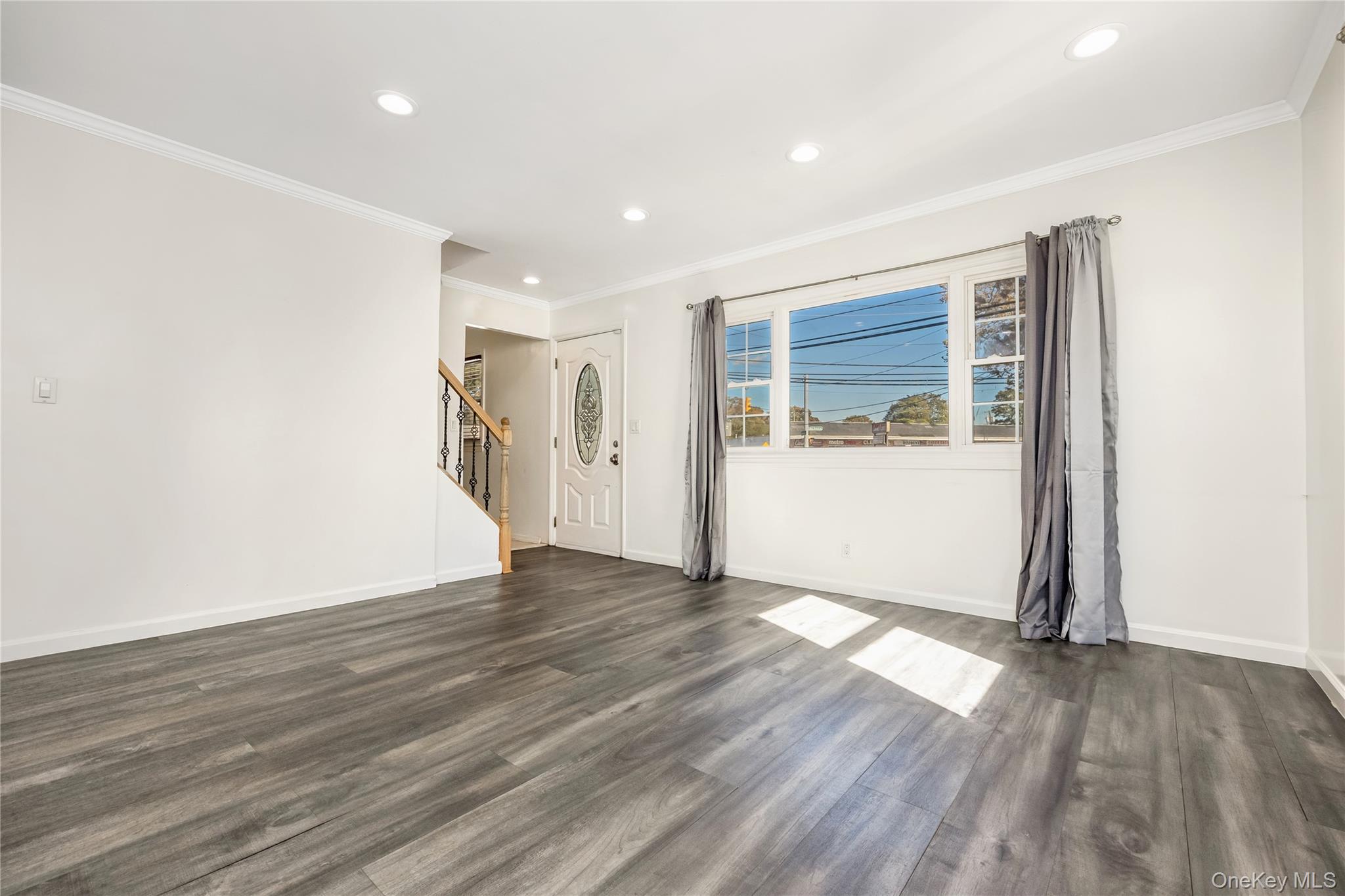 #3 photo, 104 Carlls Path, サフォーク郡 North Babylon , NY 11703