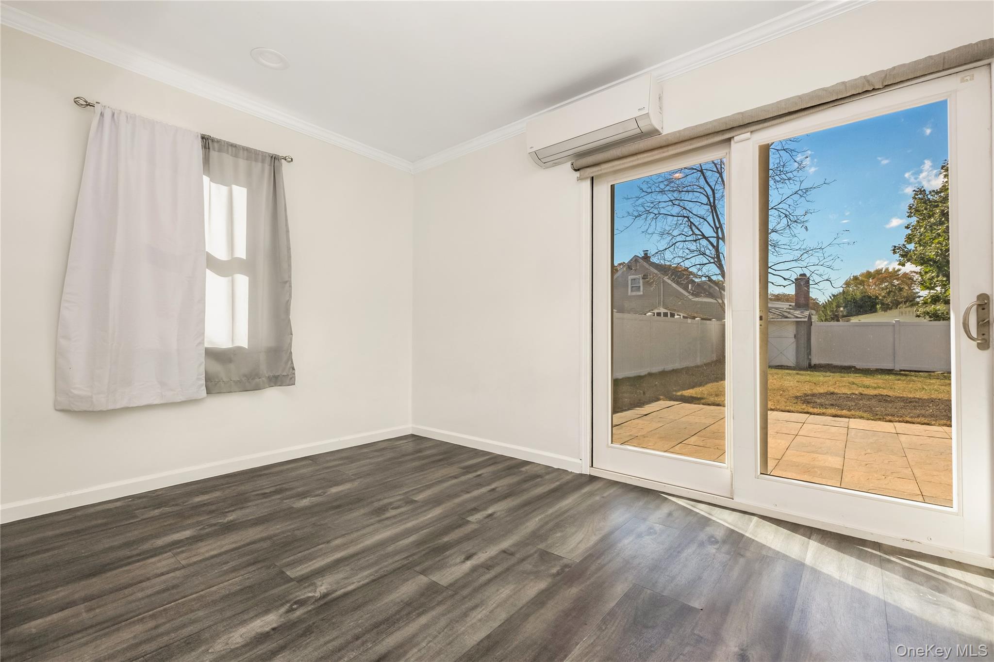 #9 photo, 104 Carlls Path, サフォーク郡 North Babylon , NY 11703