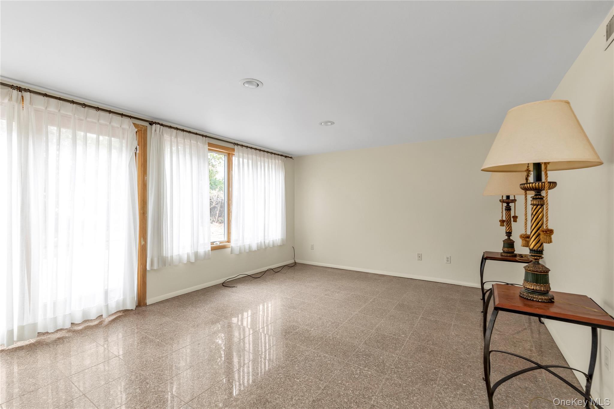 #13 photo, 129 Gilmar Lane, Roslyn Heights , NY 11577