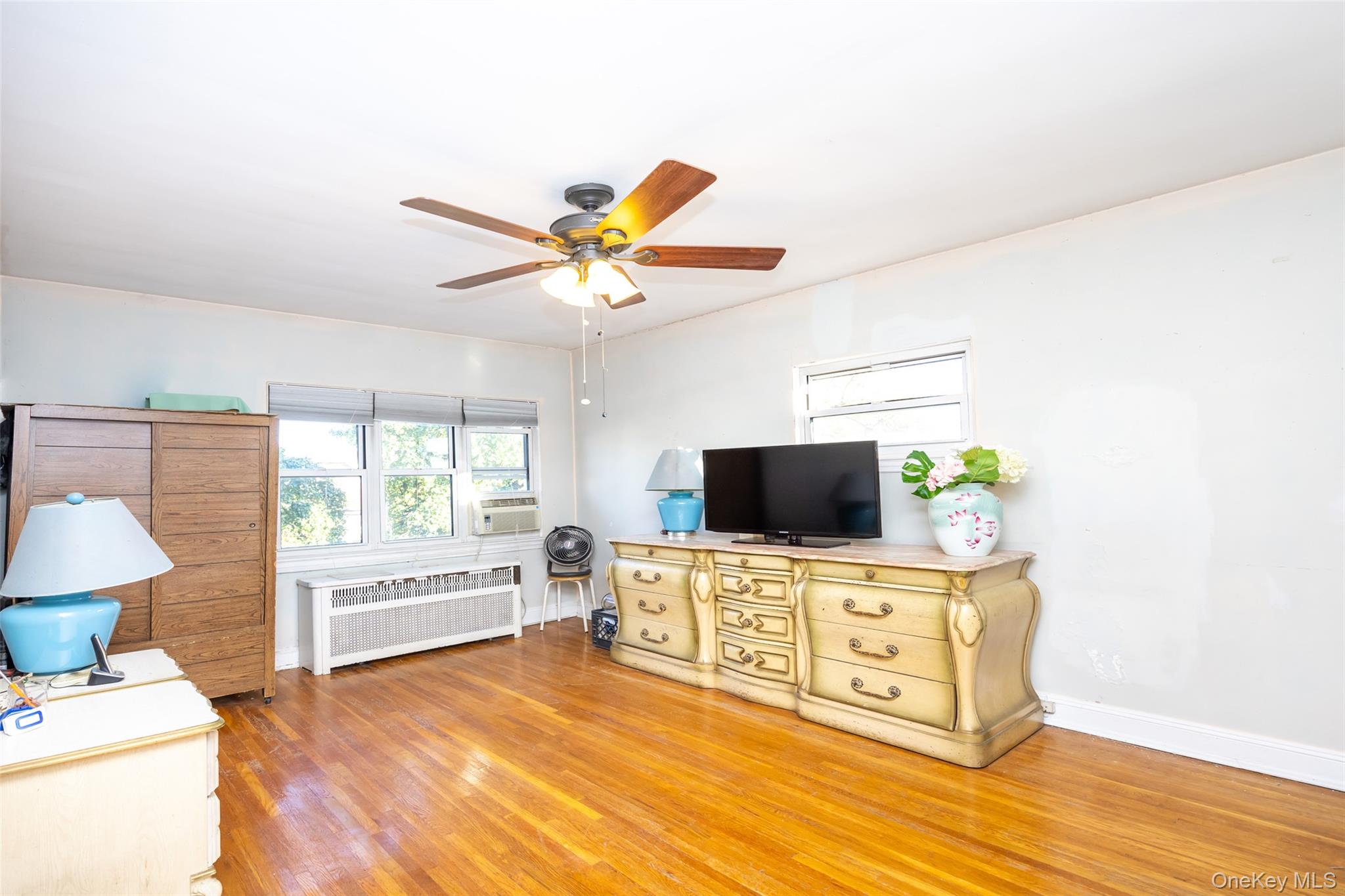 #8 photo, 34-34 62nd Street, Woodside , NY 11377