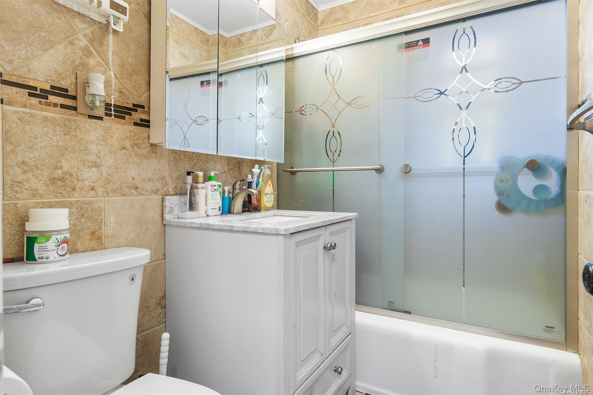 #11 photo, 73-10 220th Street, クイーンズ区 Oakland Gardens , NY 11364