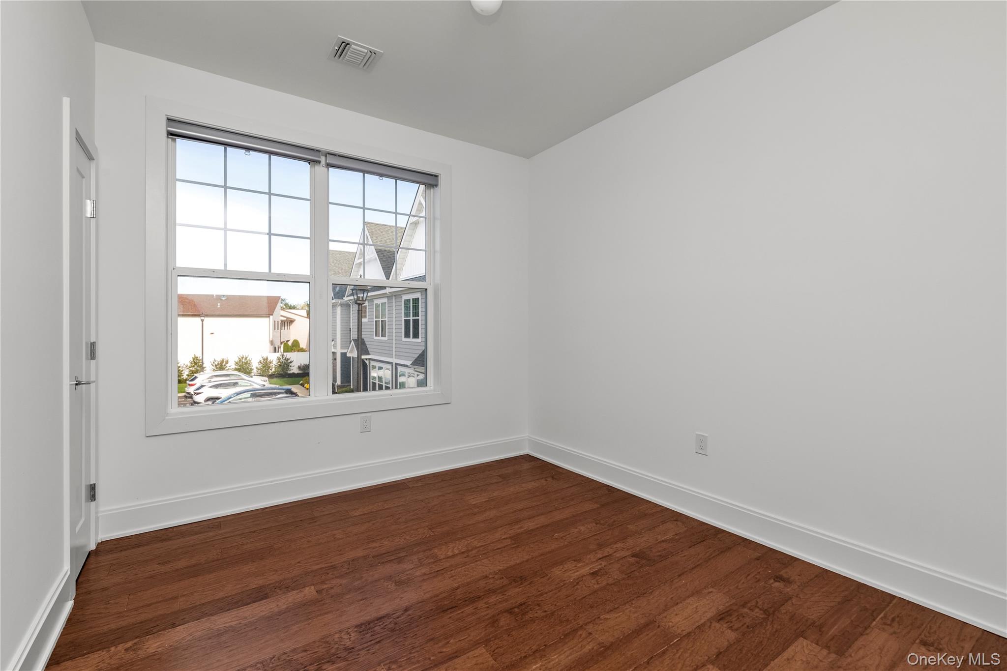 #11 photo, 404 White Rose Lane, ナッソー郡 East Meadow , NY 11554