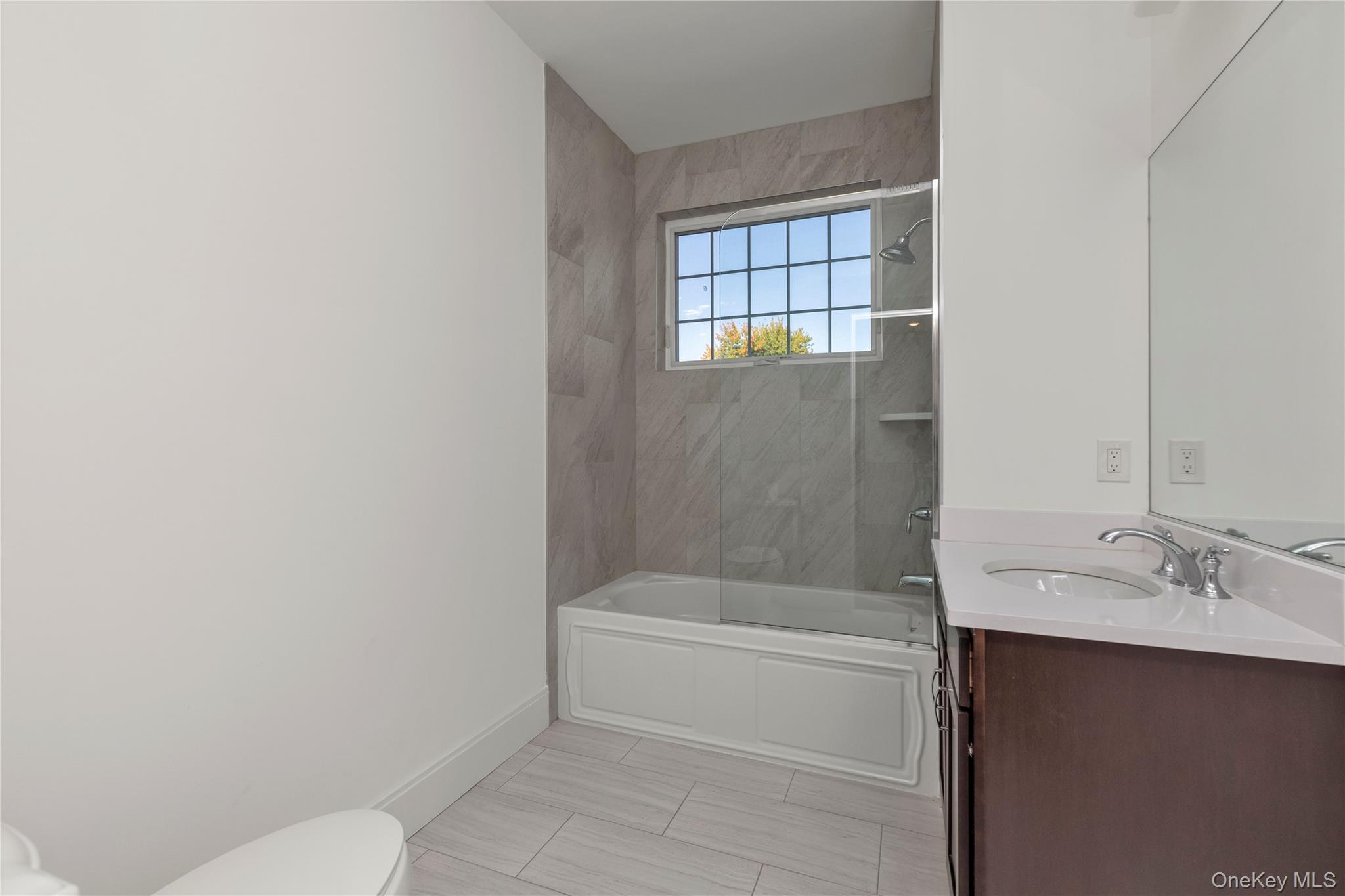 #14 photo, 404 White Rose Lane, ナッソー郡 East Meadow , NY 11554