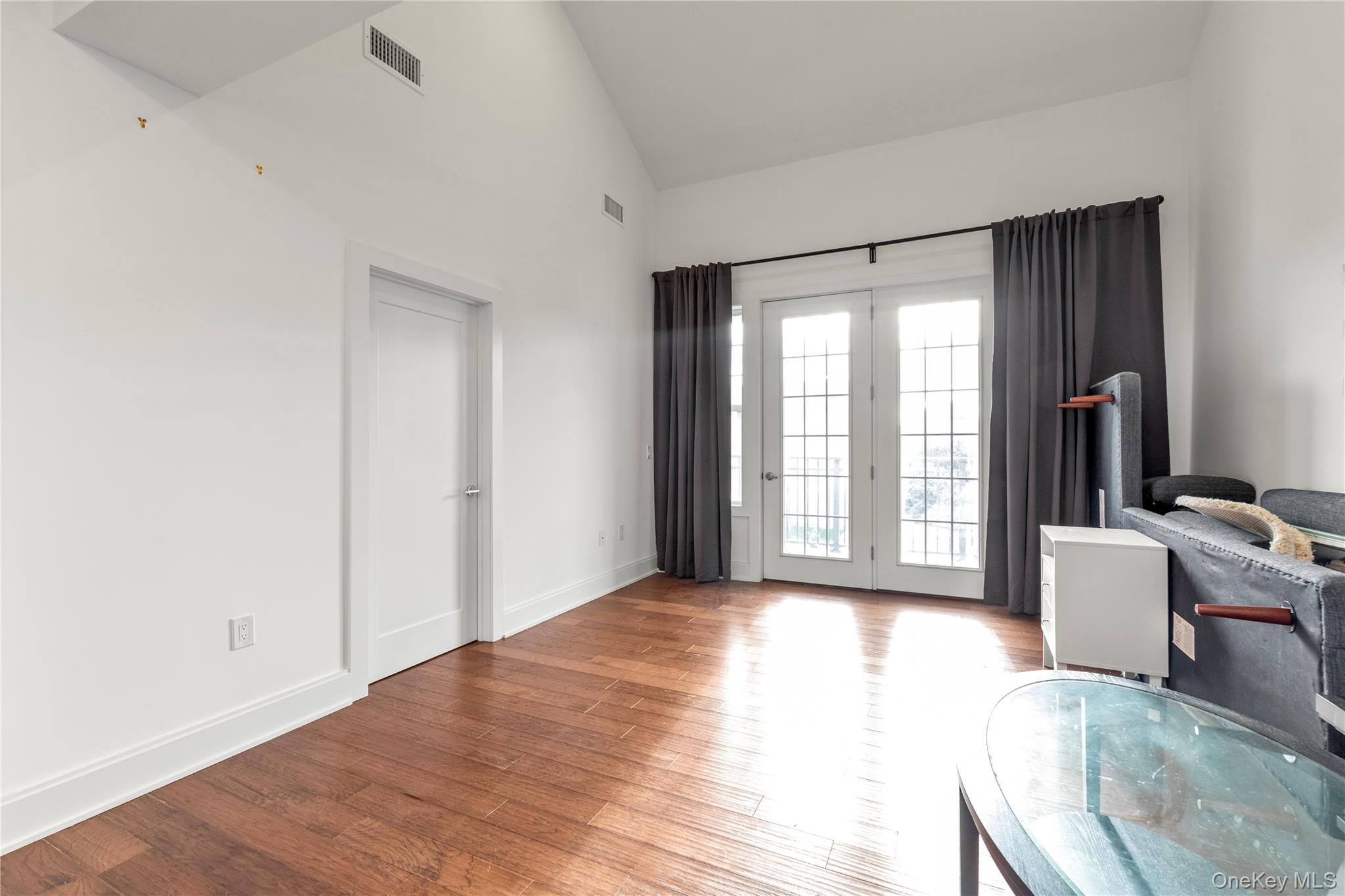 #4 photo, 404 White Rose Lane, ナッソー郡 East Meadow , NY 11554