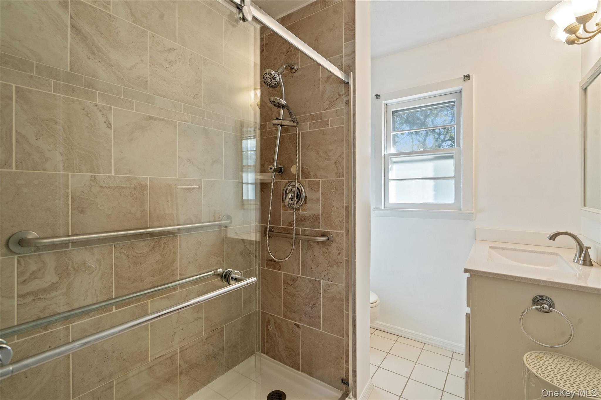 #12 photo, 332 Marcy Street, サフォーク郡 West Babylon , NY 11704